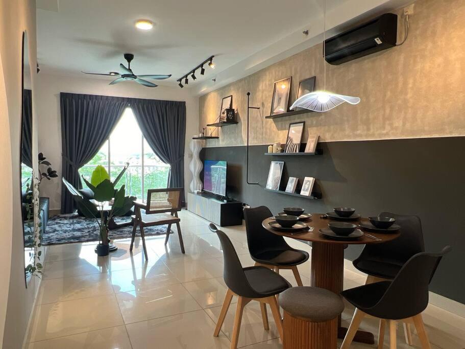 Austin Suites by Cactus Homestay THM