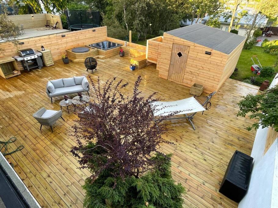 Bright house for 6 people, with hut tub in garden view 5