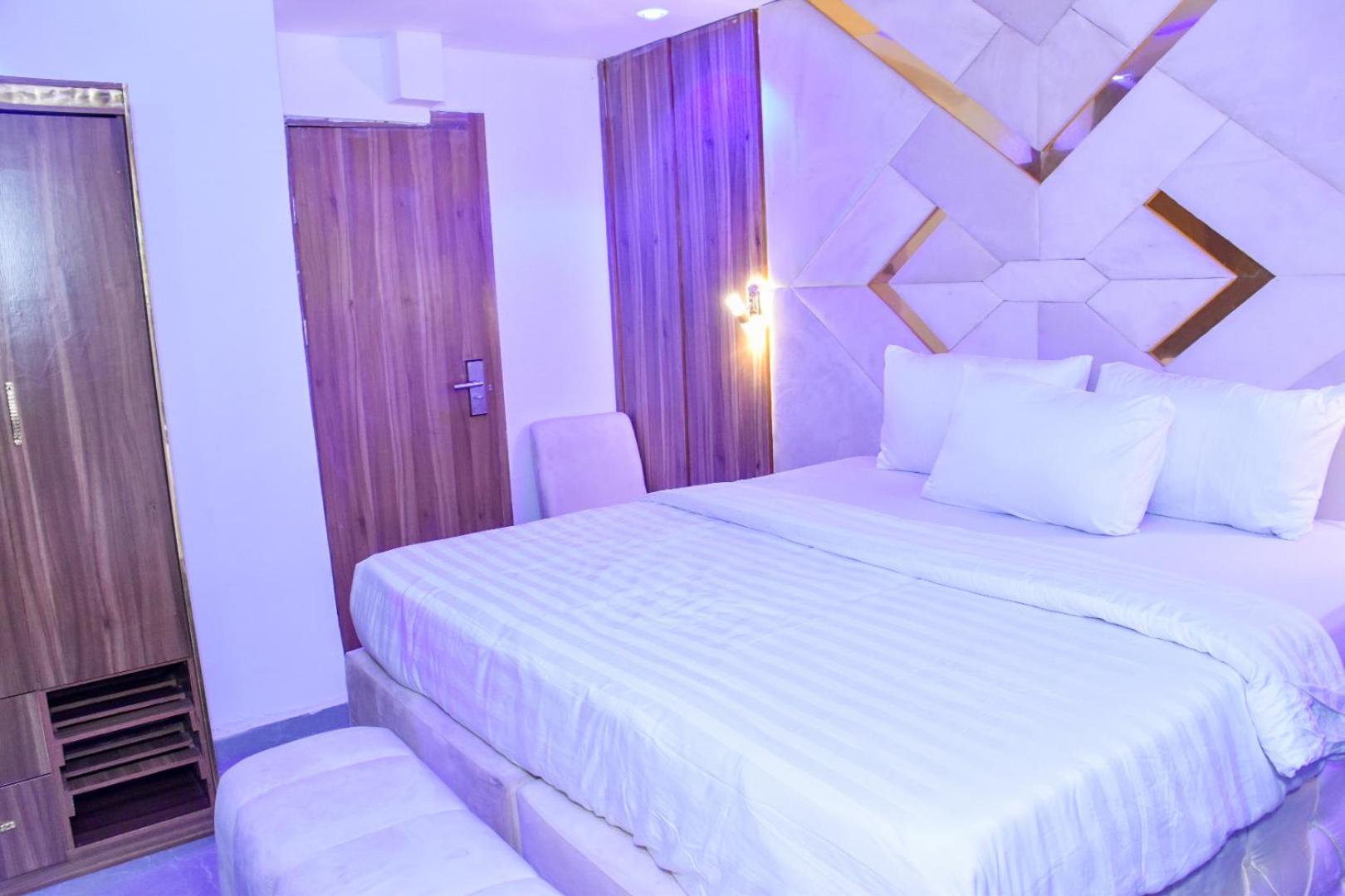 Keneuro hotel & suites view 4