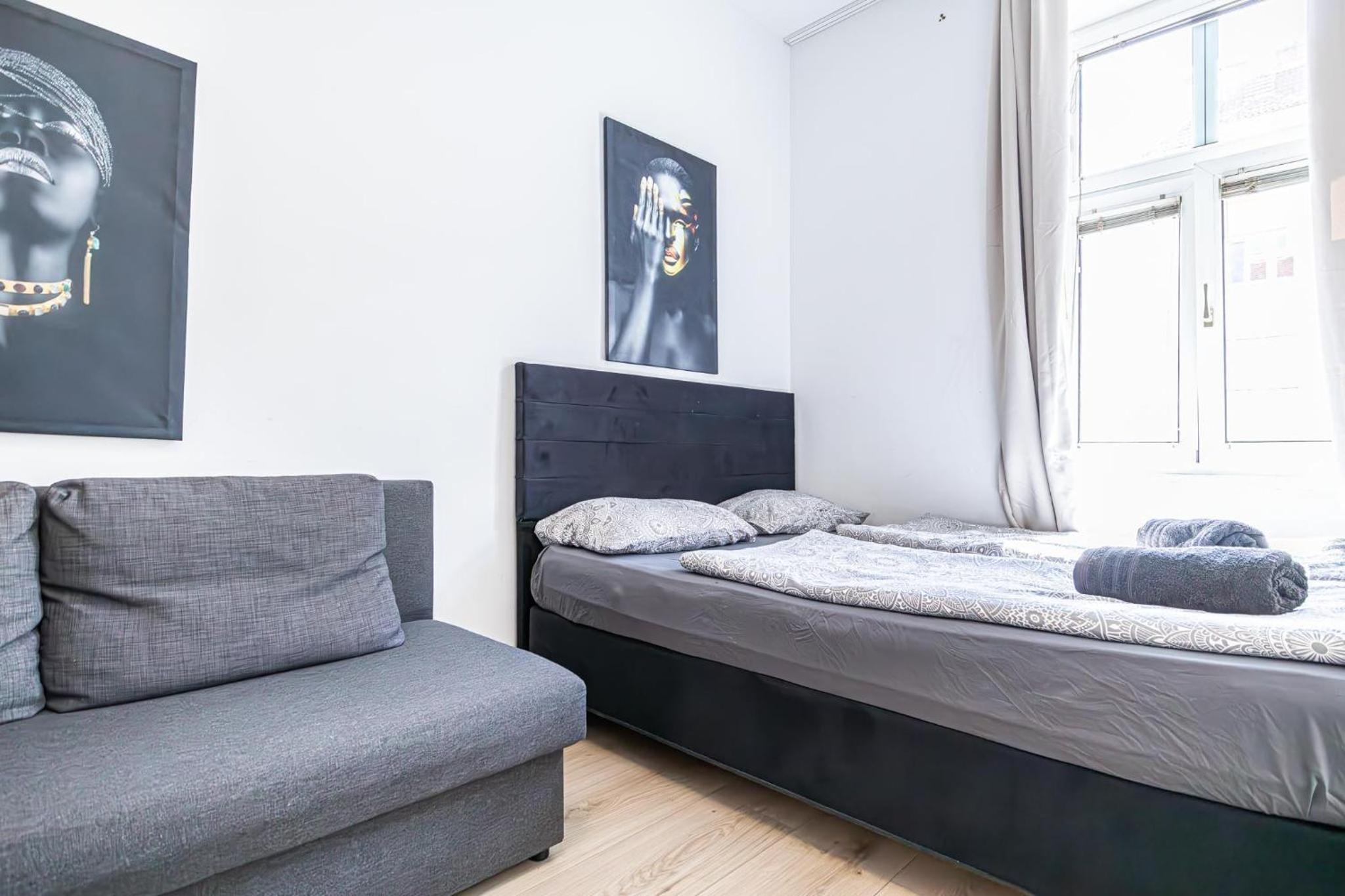 Budget-friendly Room 15 Min from Vienna