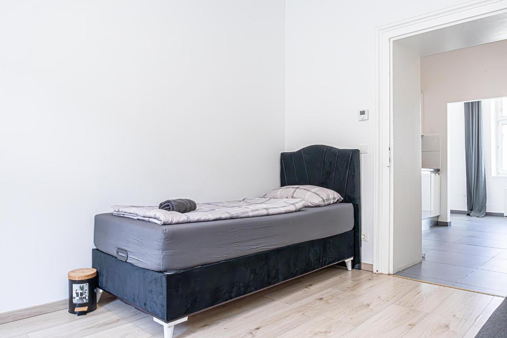 Budget-friendly Room 15 Min from Vienna