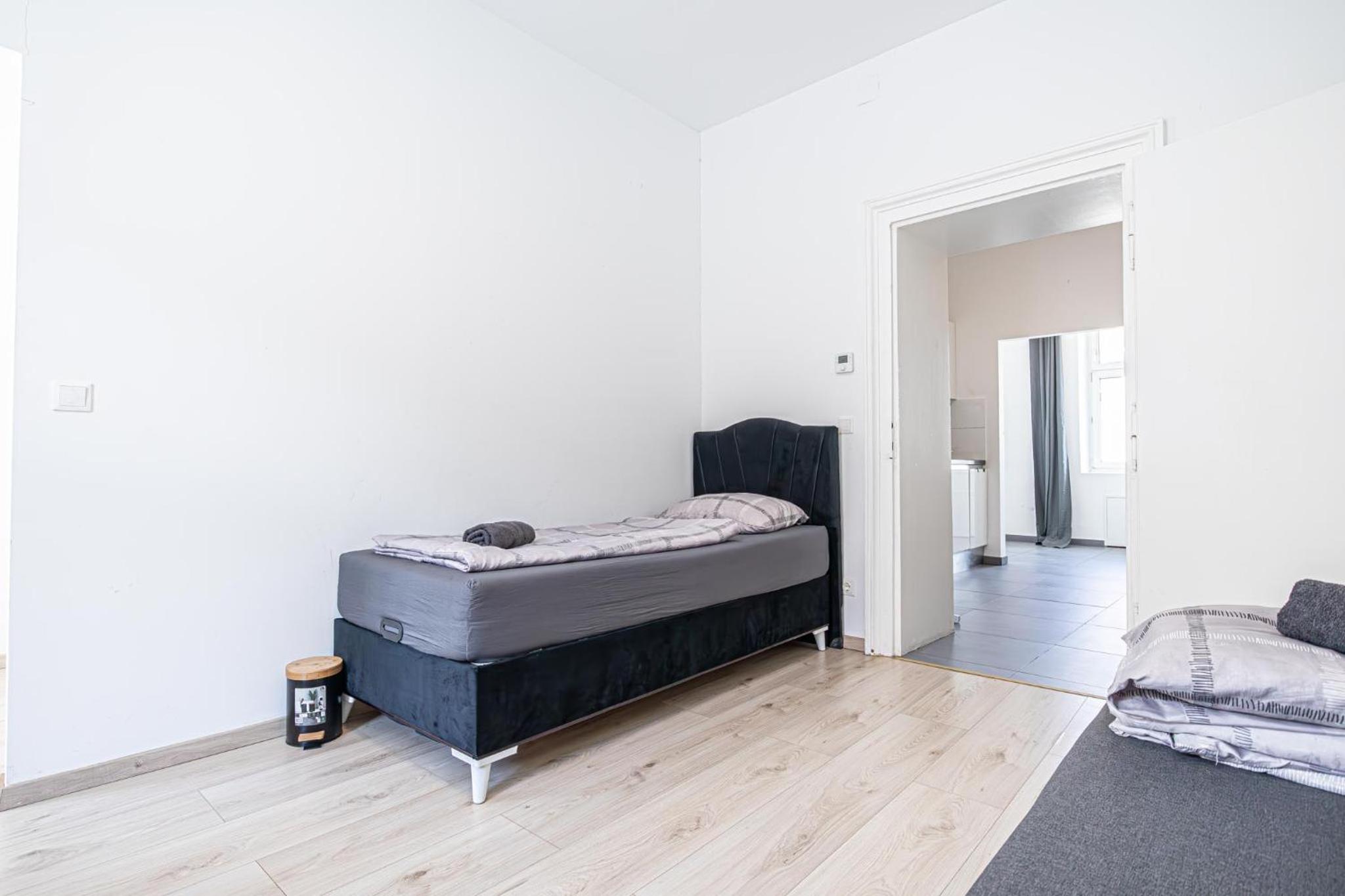 Budget-friendly Room 15 Min from Vienna