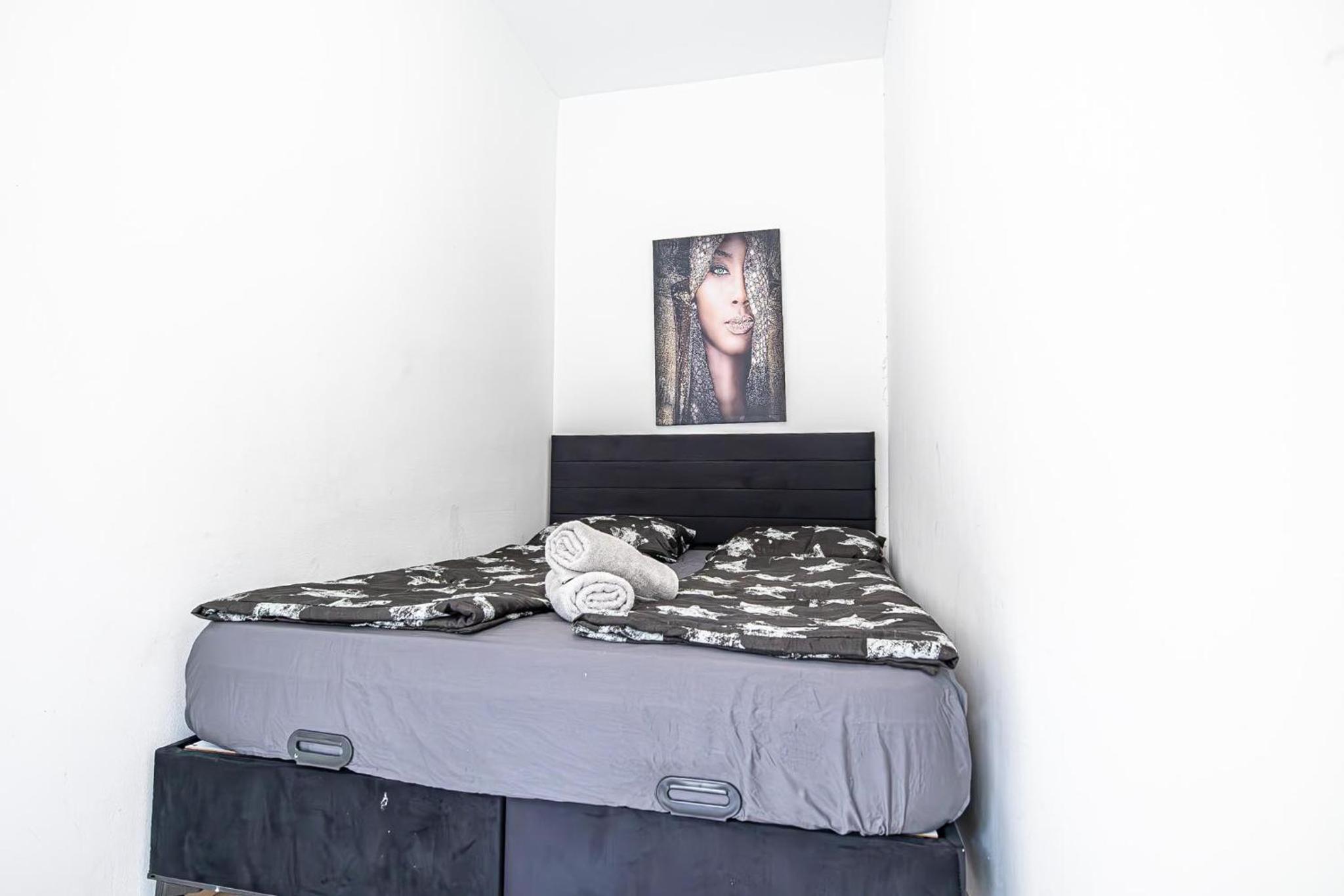 Budget-friendly Room 15 Min from Vienna
