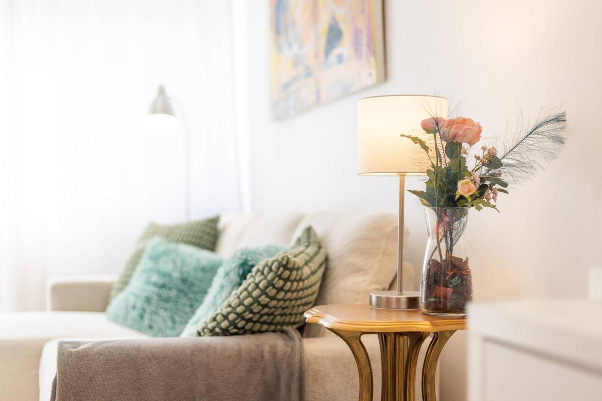 Bright 2 Bedroom Lisbon with AC Parking and Metro