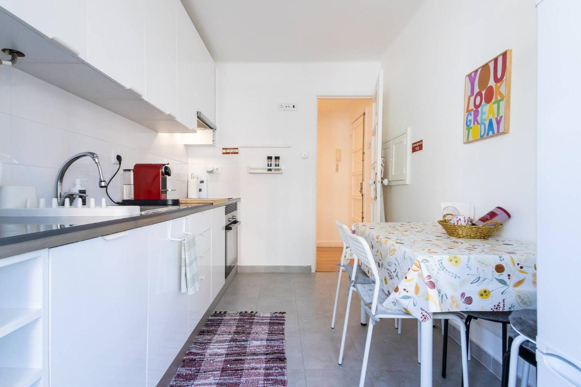 Bright 2 Bedroom Lisbon with AC Parking and Metro photo 3