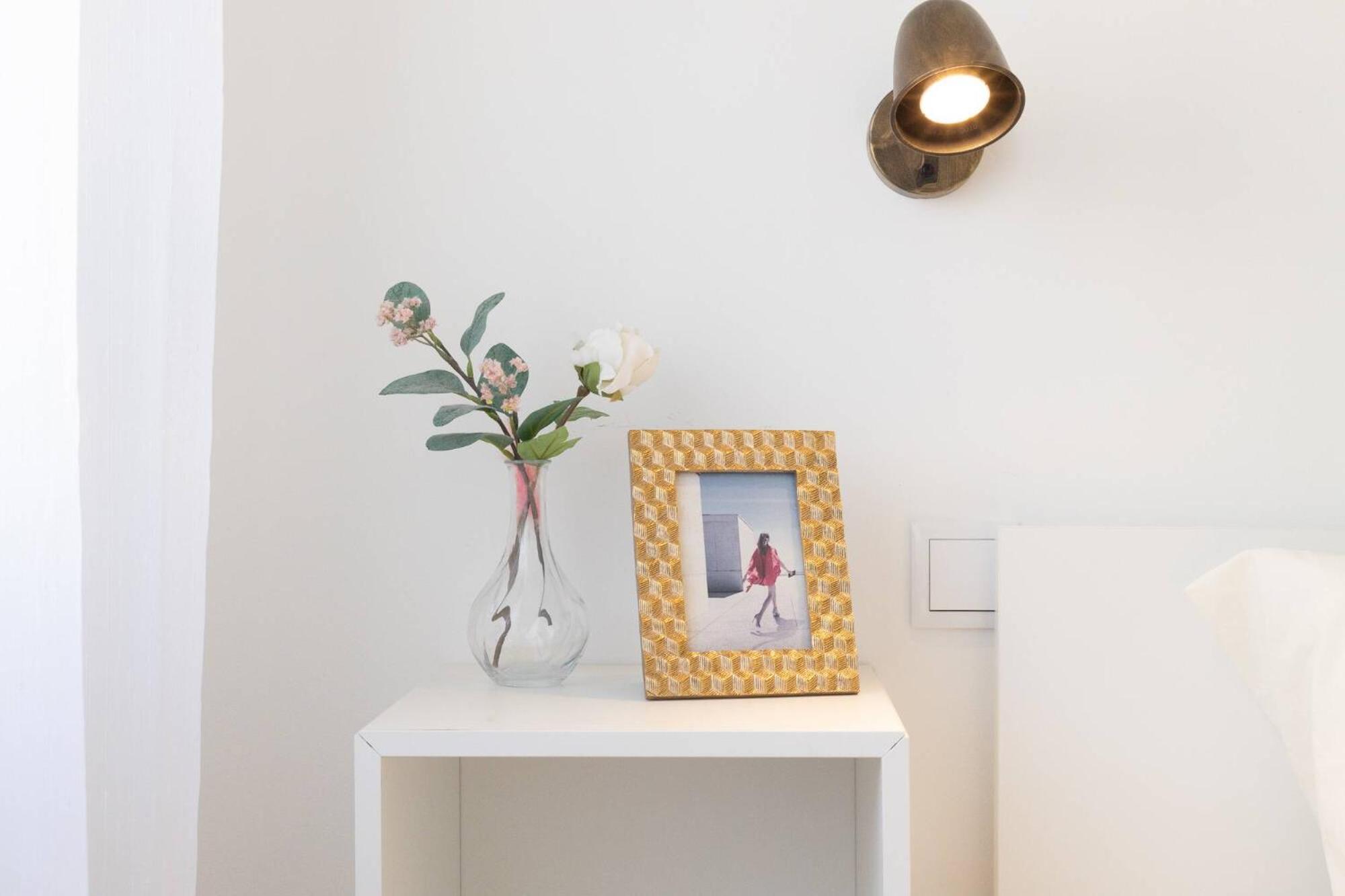 Bright 2 Bedroom Lisbon with AC Parking and Metro photo 2