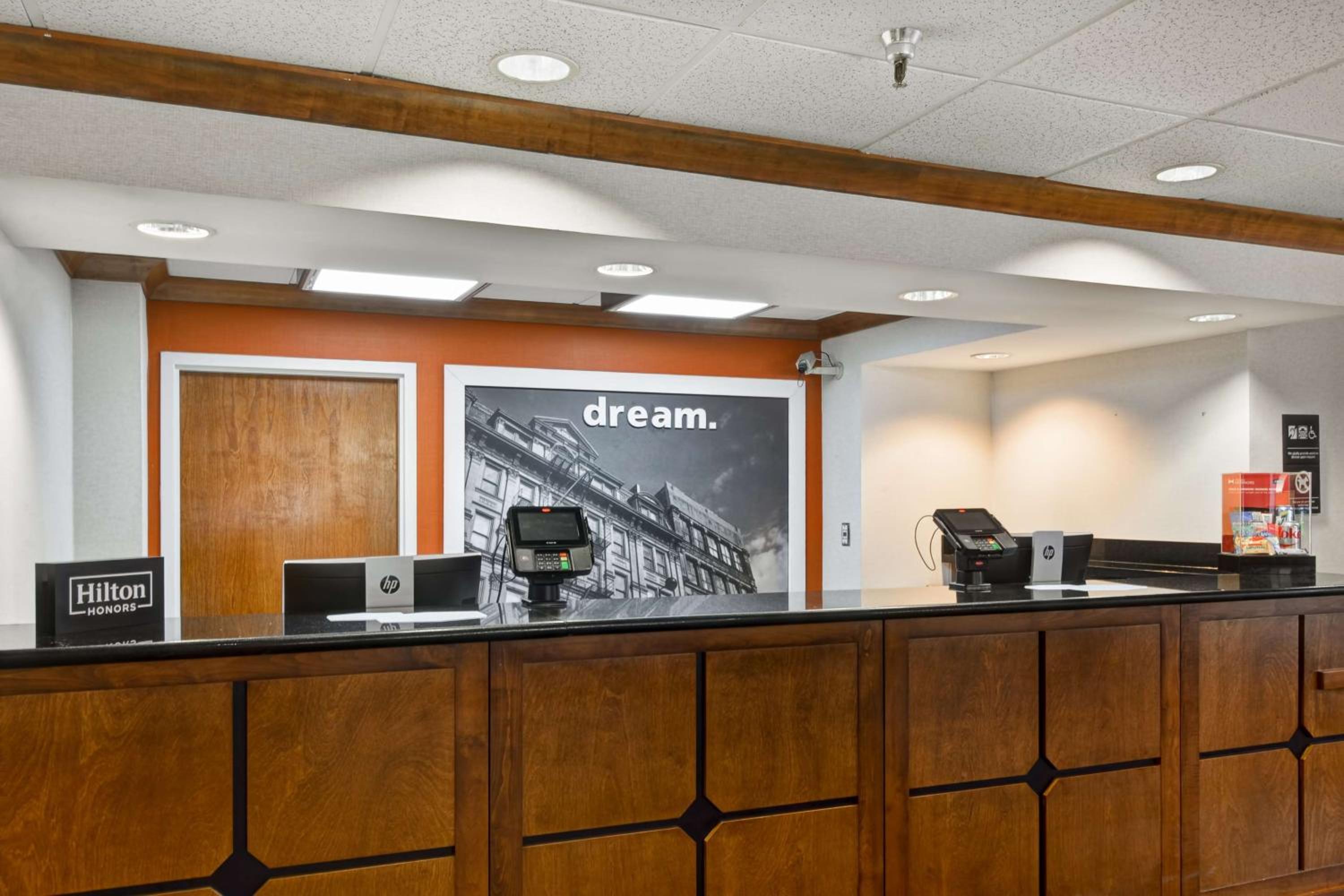 Hampton Inn Memphis-Poplar