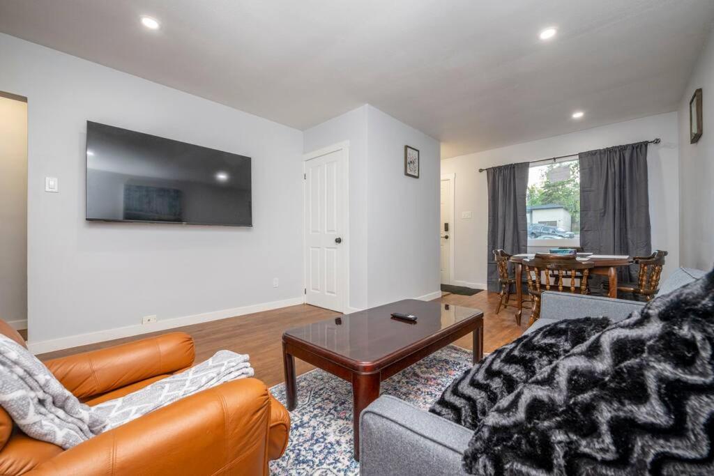 Highland Park Upper Suite