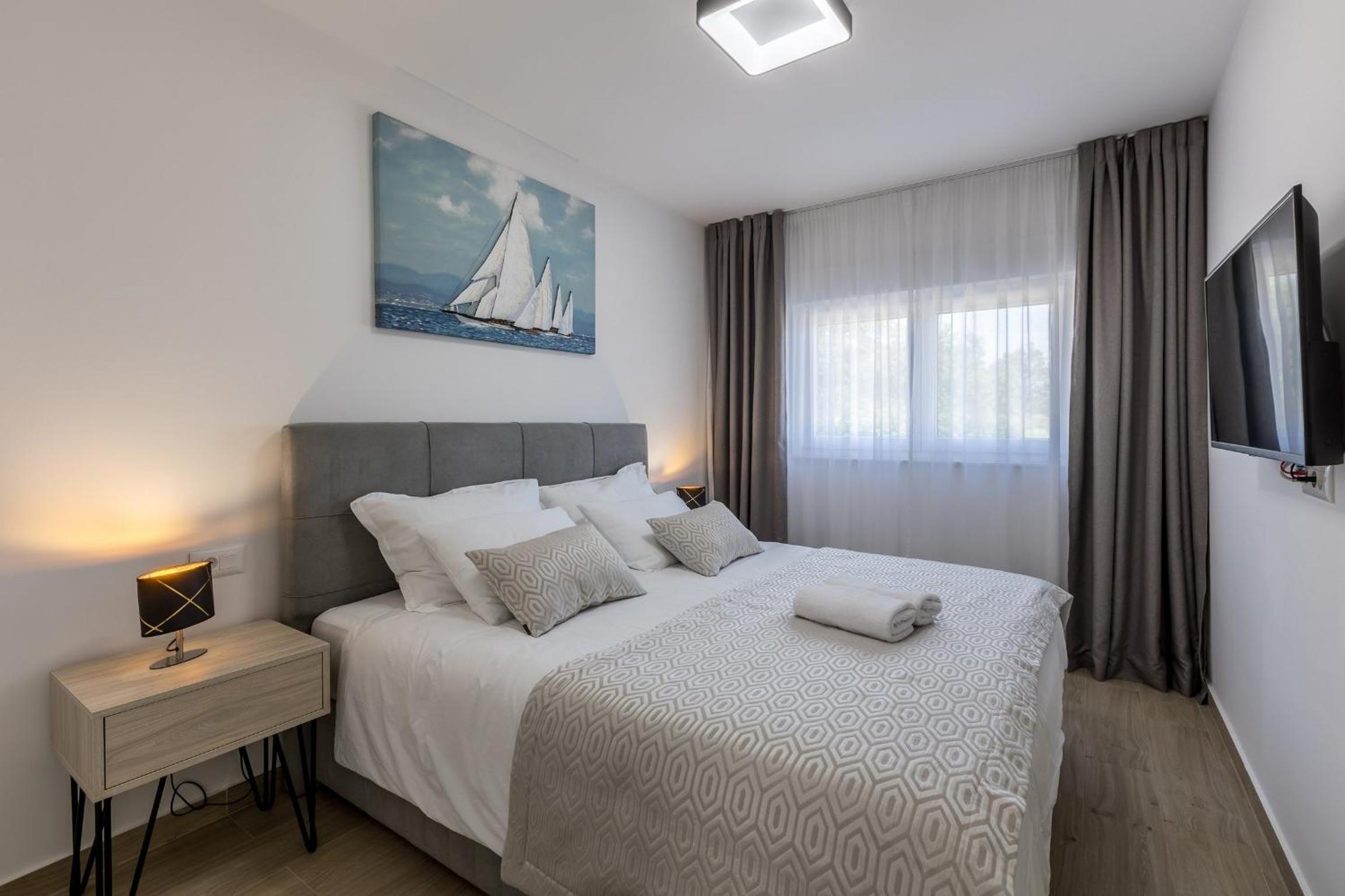 Scenic Kastel Luksic Apartments