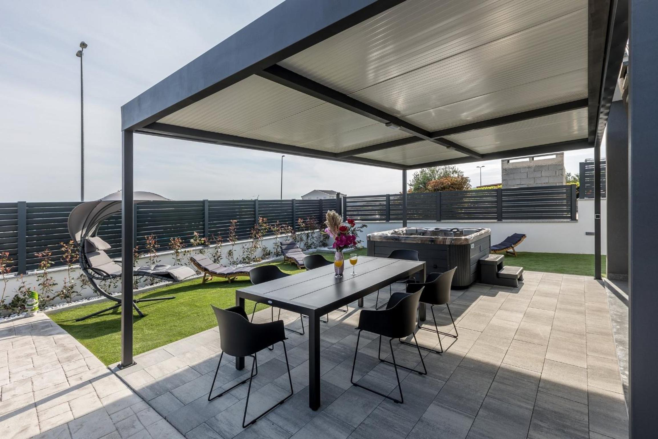 Scenic Kastel Luksic Apartments