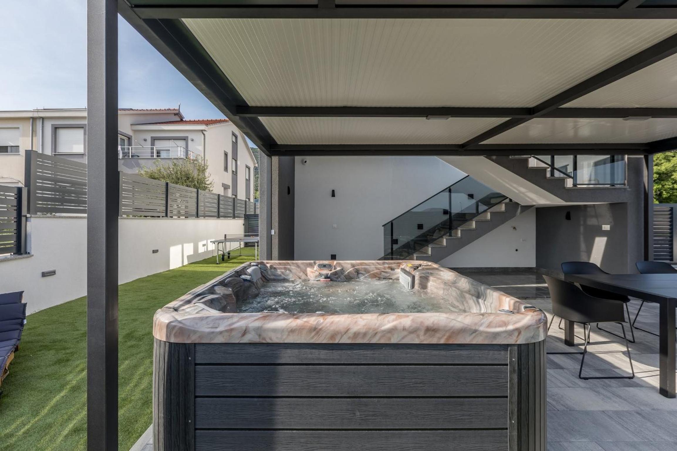 Scenic Kastel Luksic Apartments