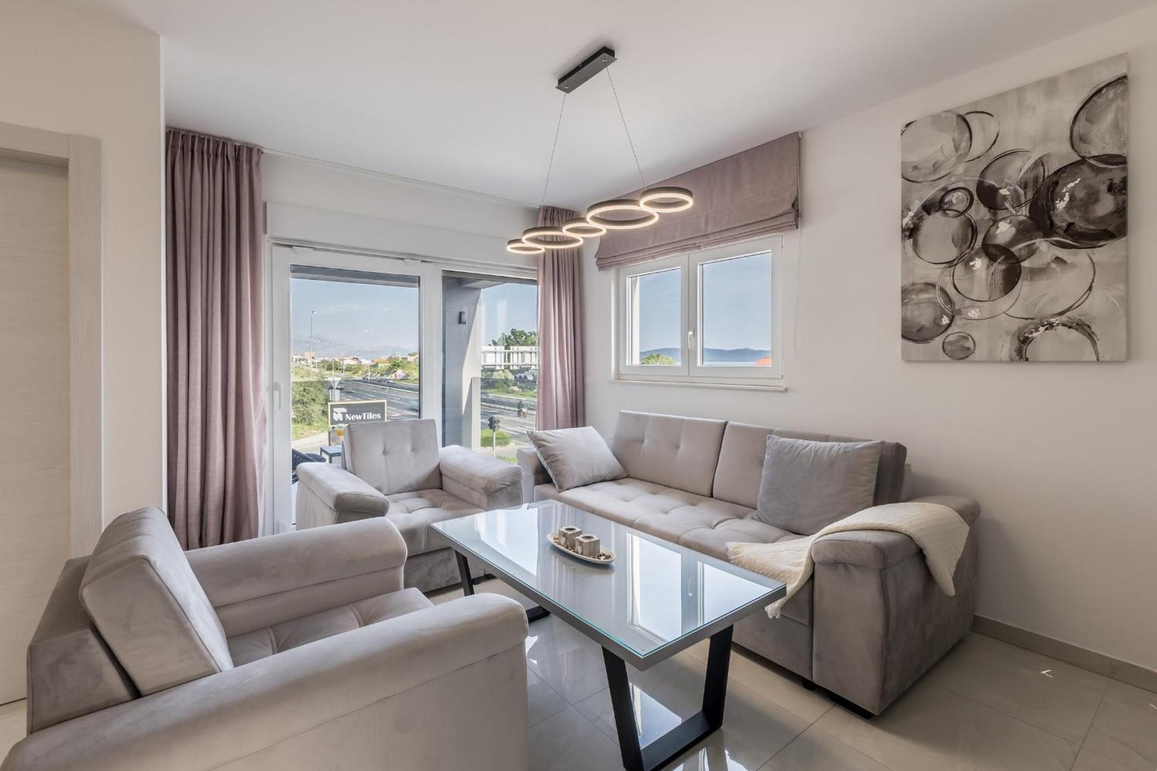 Scenic Kastel Luksic Apartments