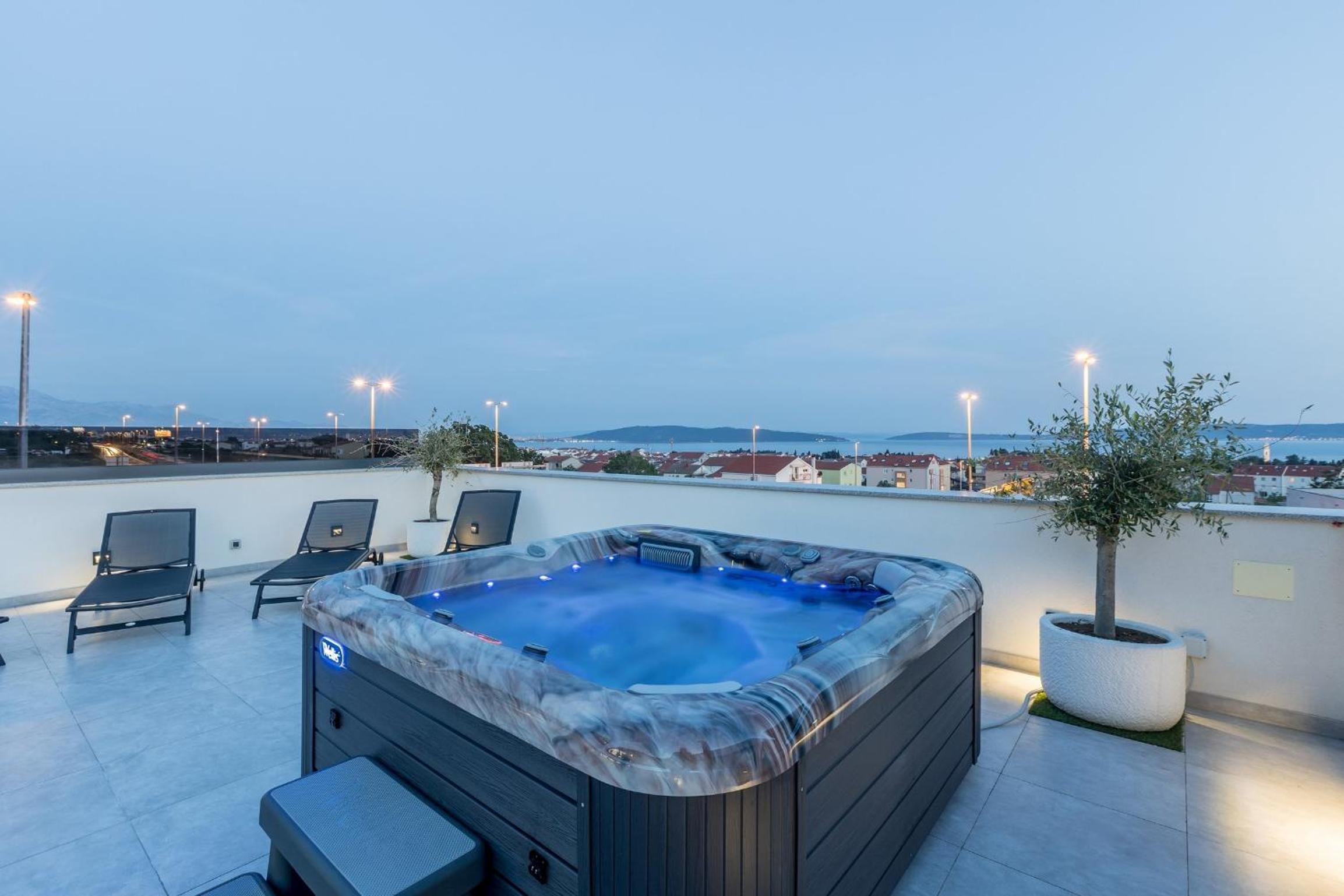 Scenic Kastel Luksic Apartments