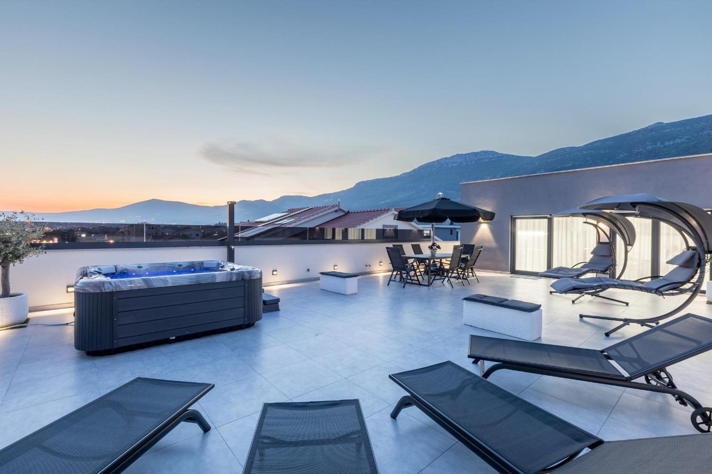 Scenic Kastel Luksic Apartments