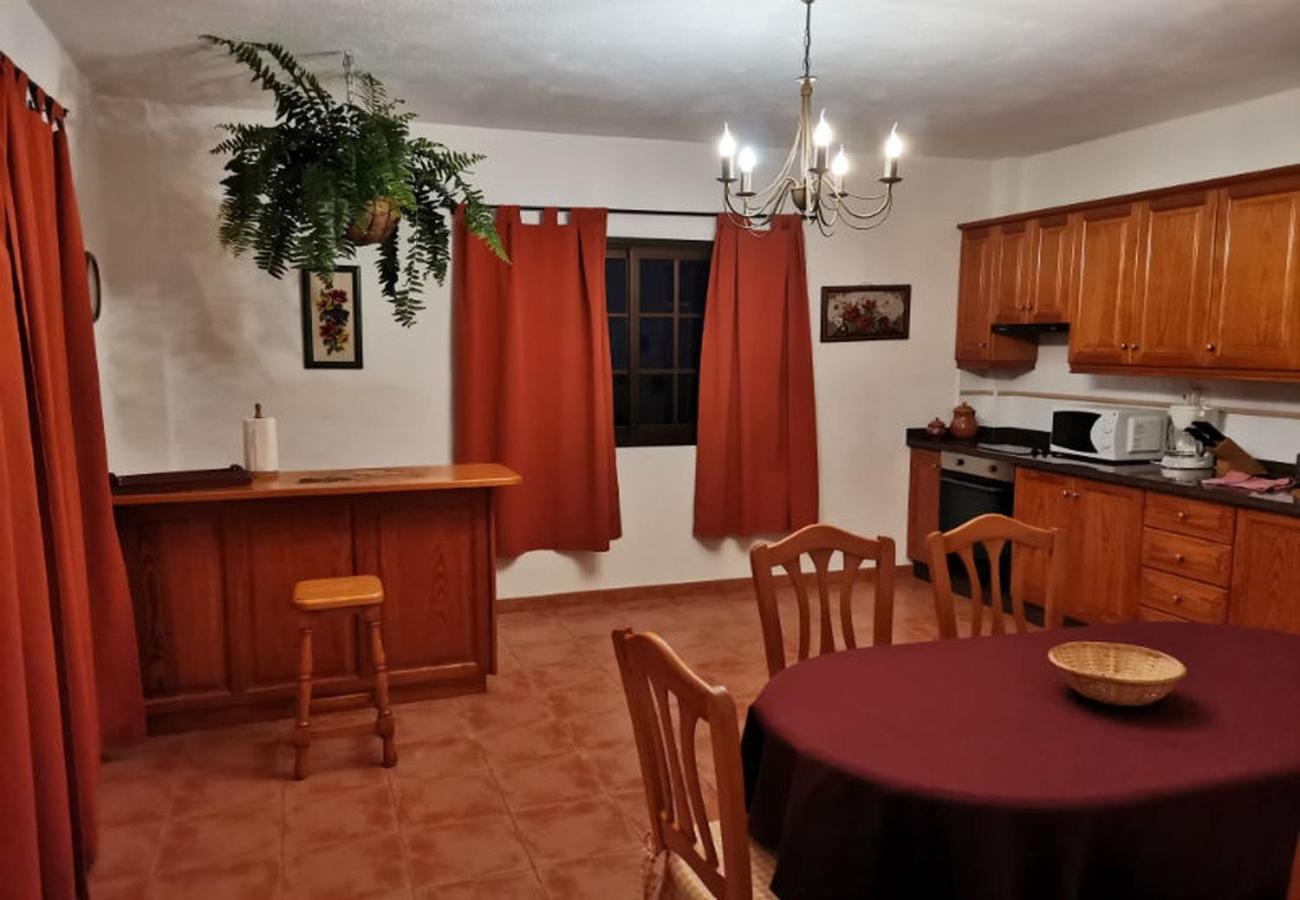 Estupenda Casa en el pueblo de Los Llanillos view 5