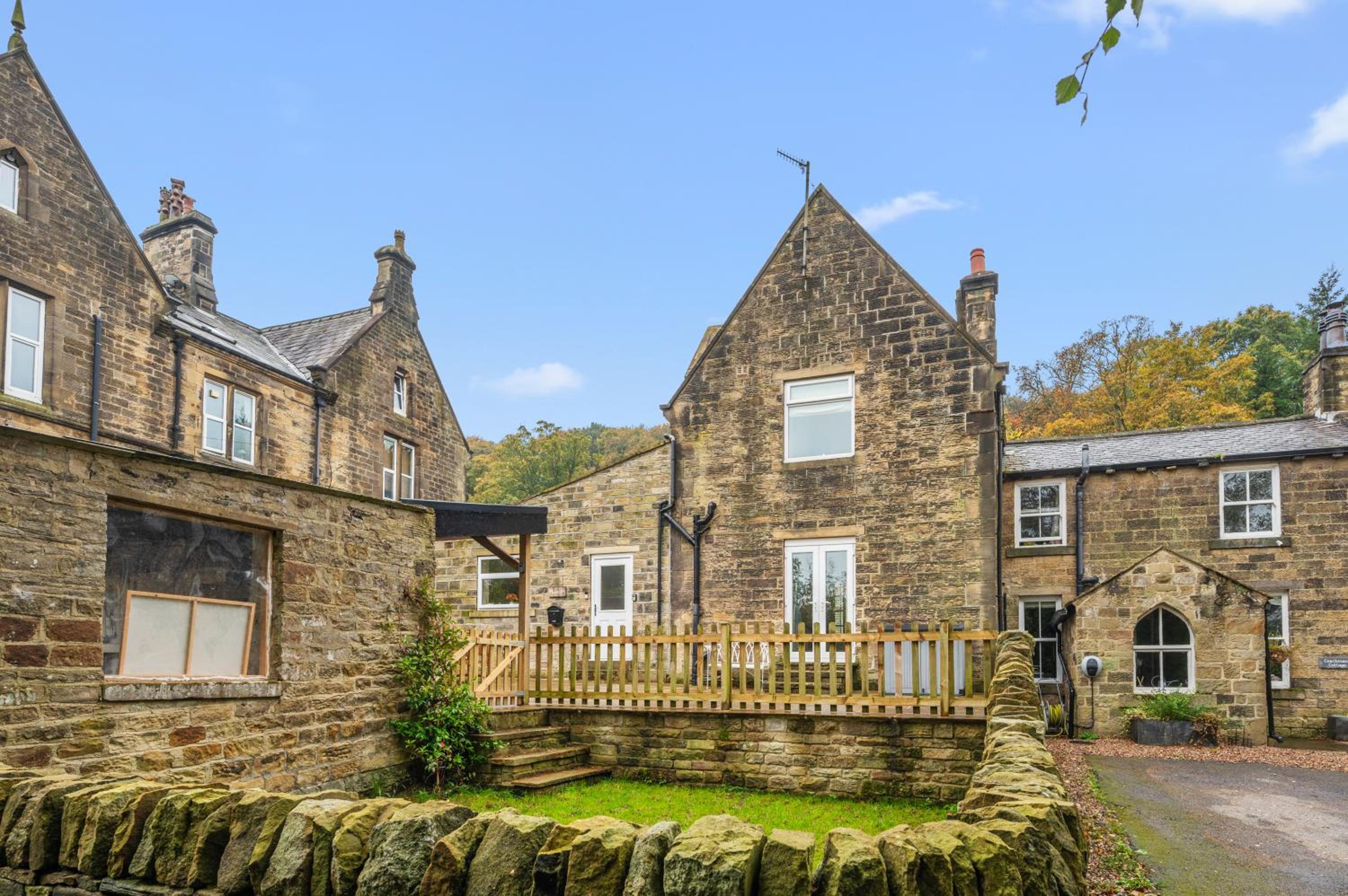 Hotel Relax At Little Hawkcliffe