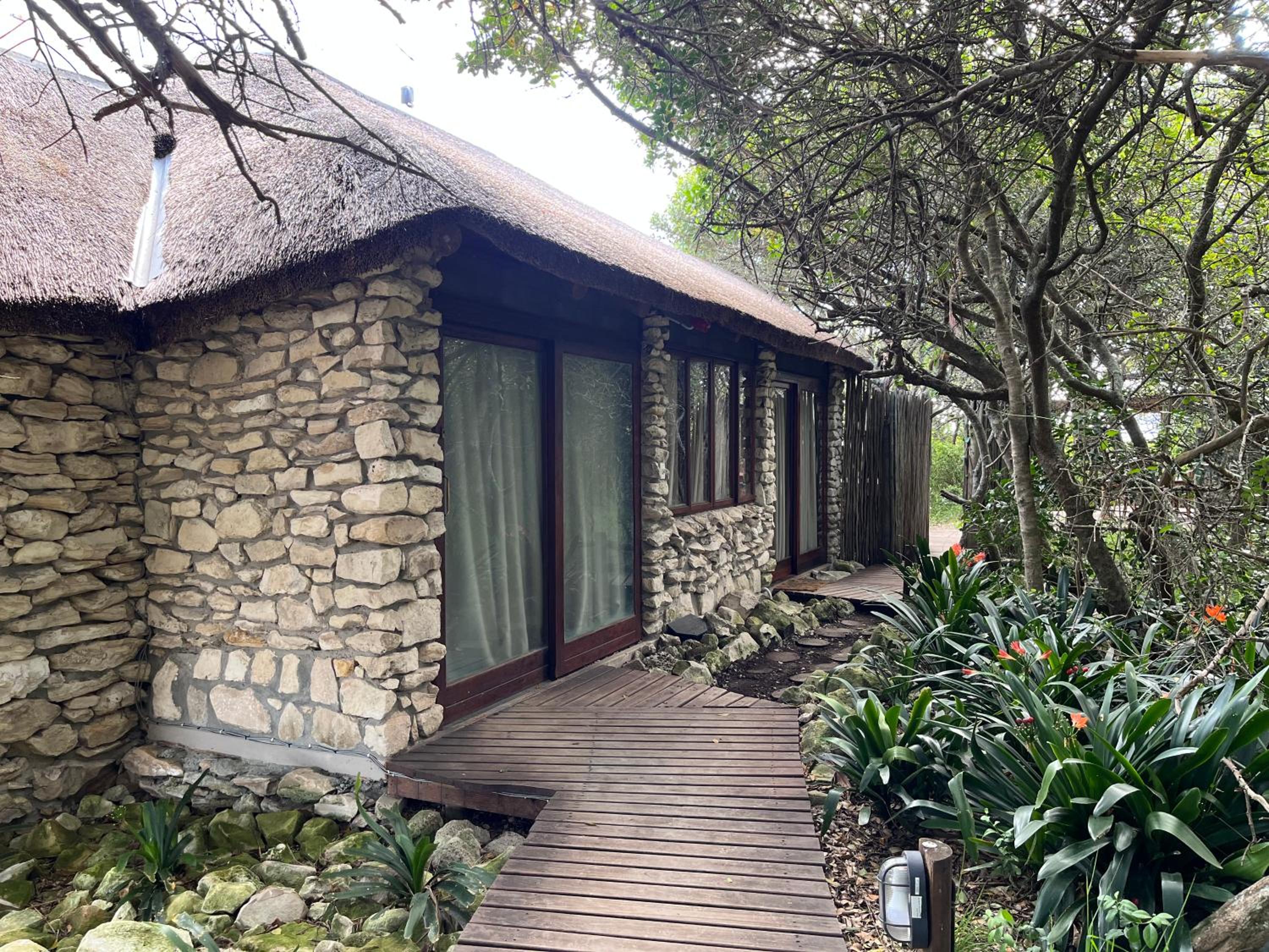 Hotel Mosaic Lagoon Lodge - Image 1