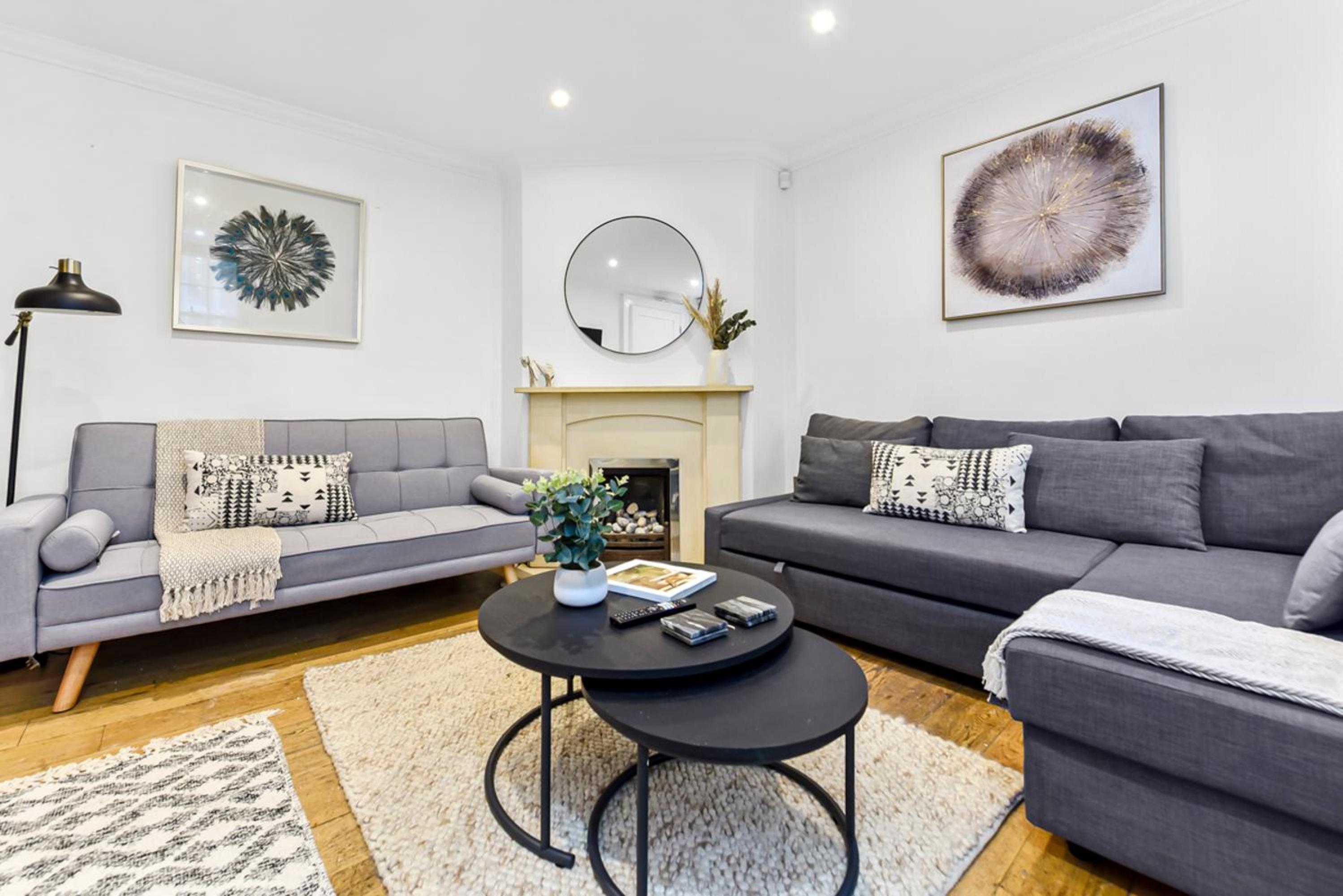 2 Bed House- Piccadilly