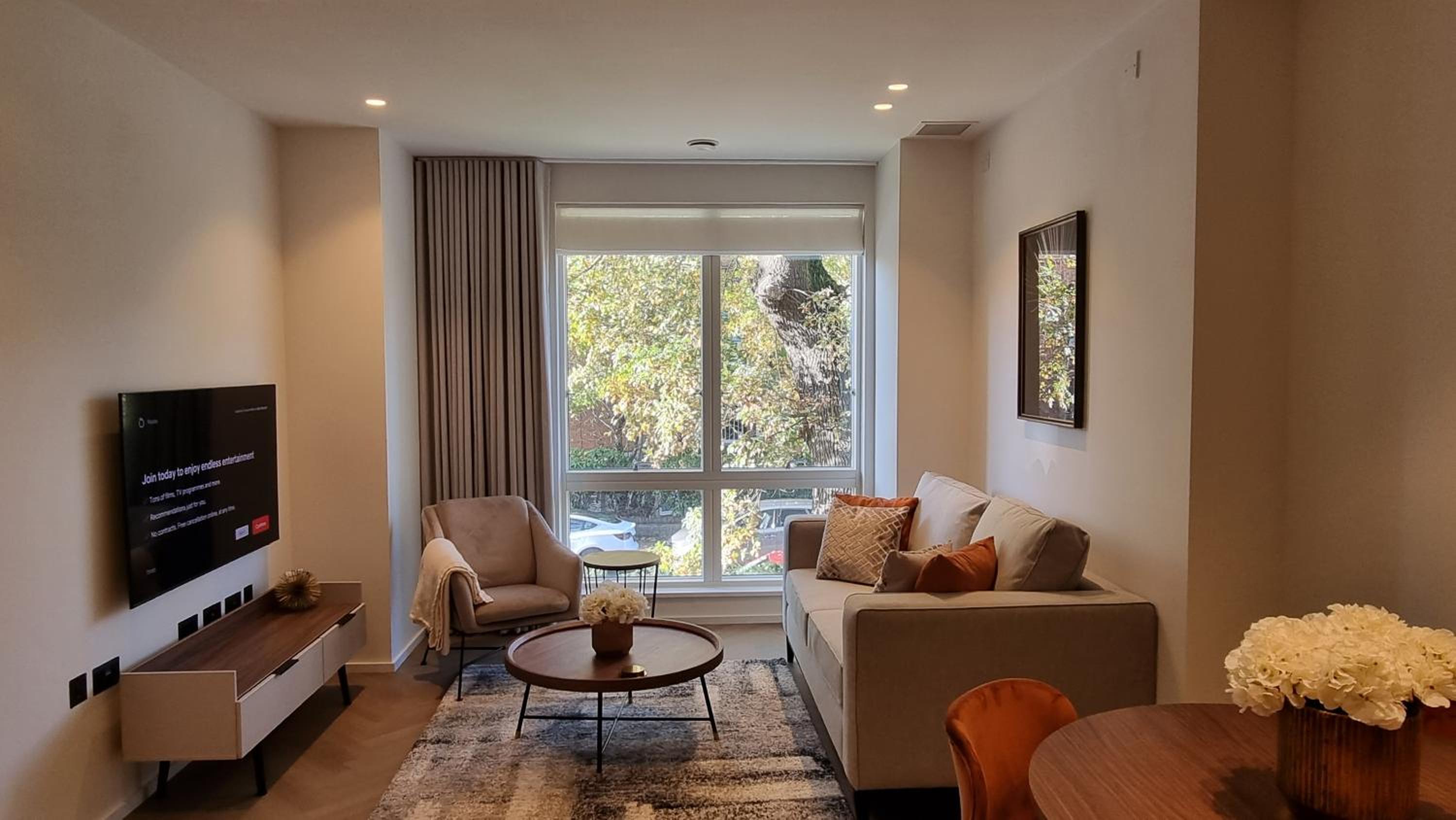 Five Star luxury one bed apartment in leafy West Hampstead