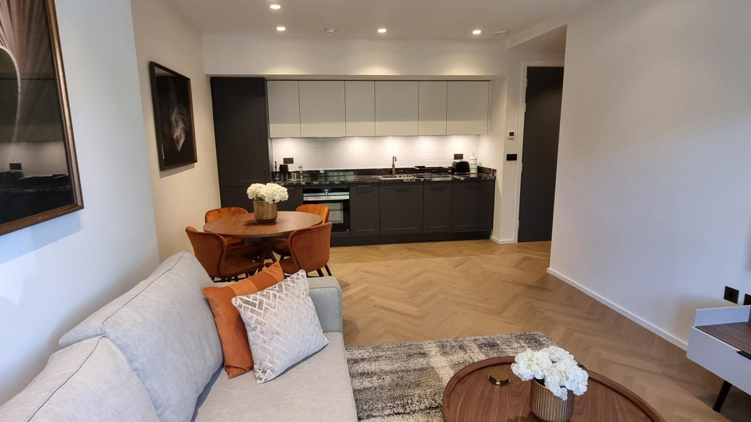 Five Star luxury one bed apartment in leafy West Hampstead
