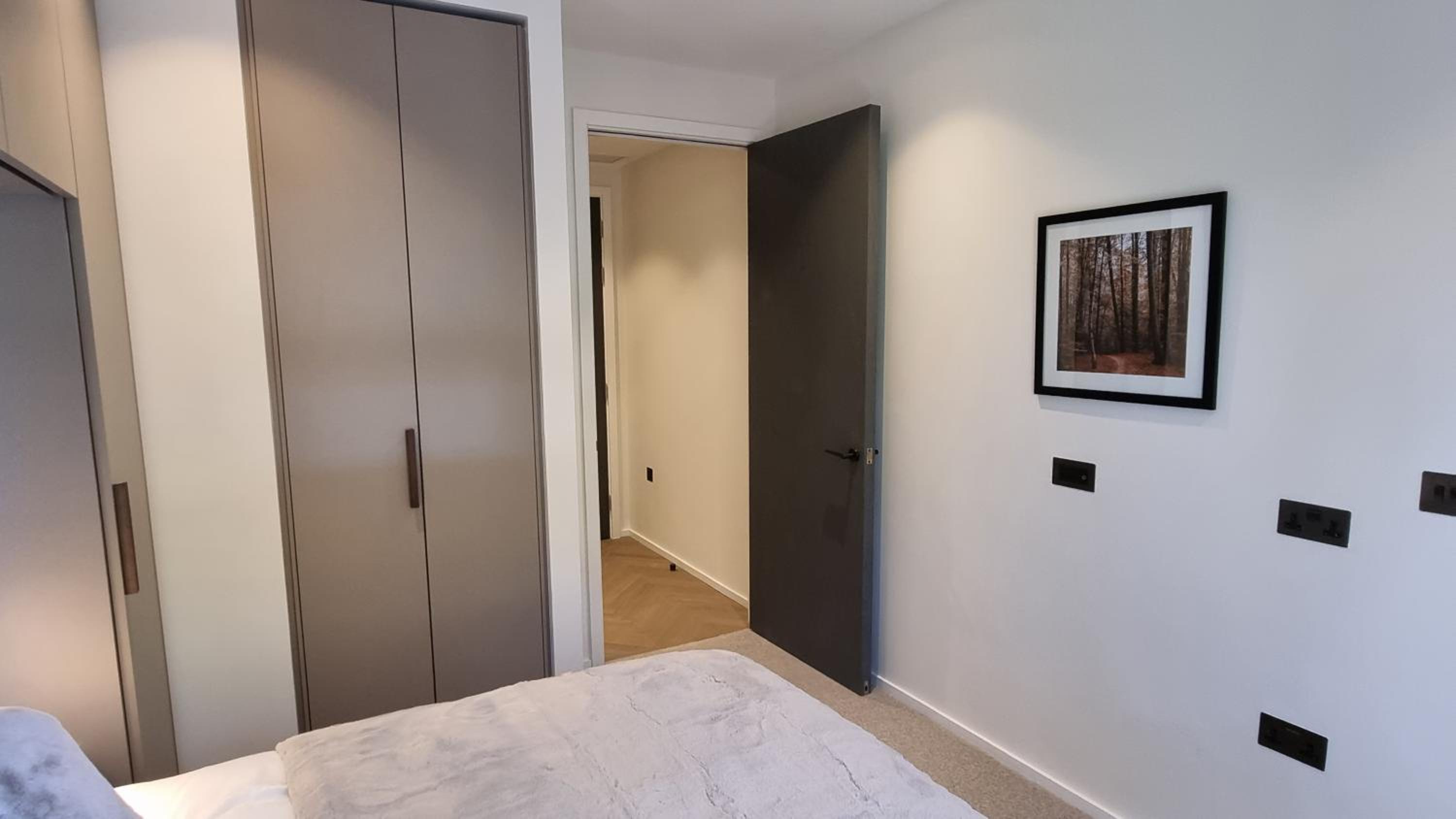 Five Star luxury one bed apartment in leafy West Hampstead