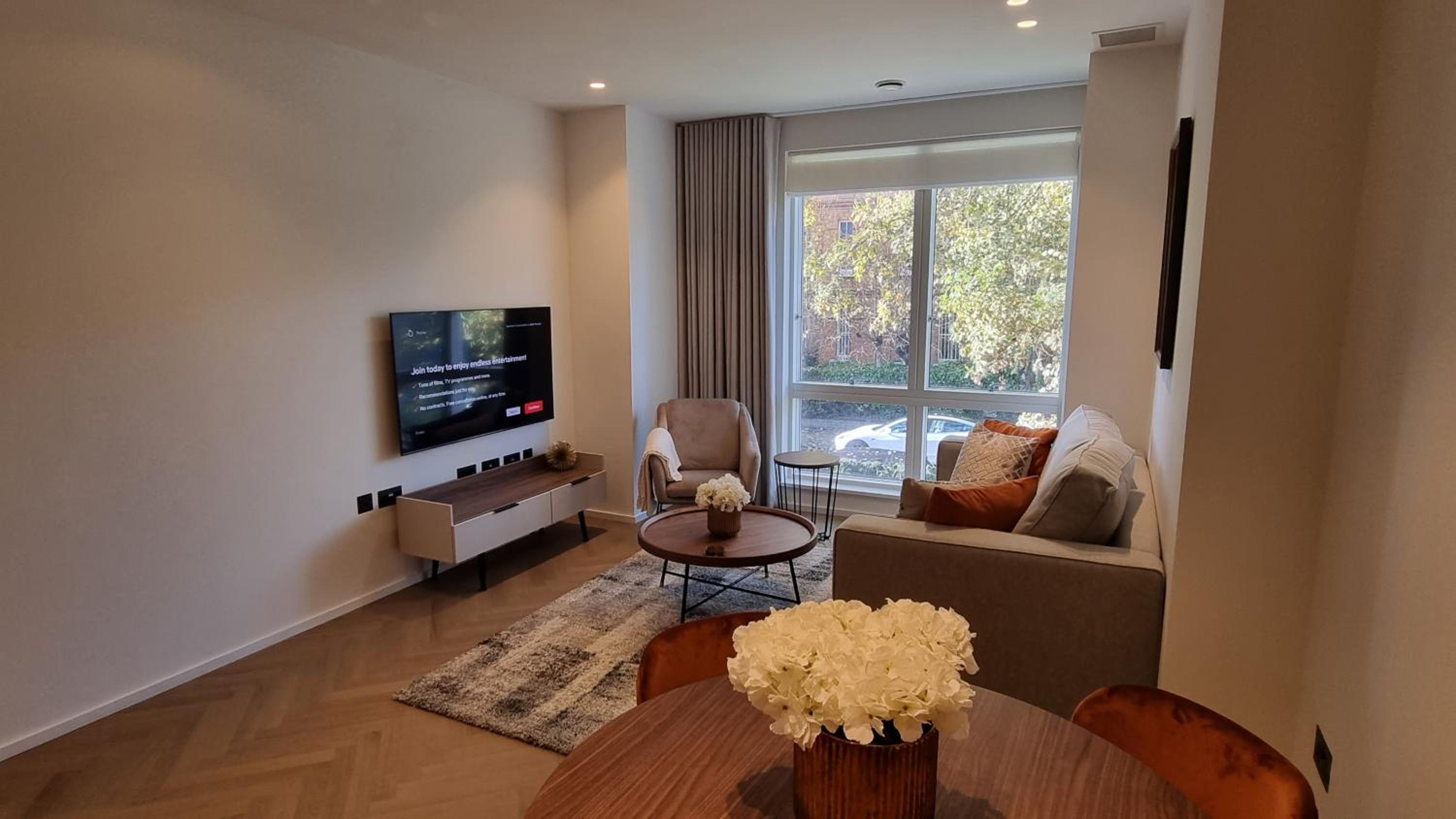Five Star luxury one bed apartment in leafy West Hampstead