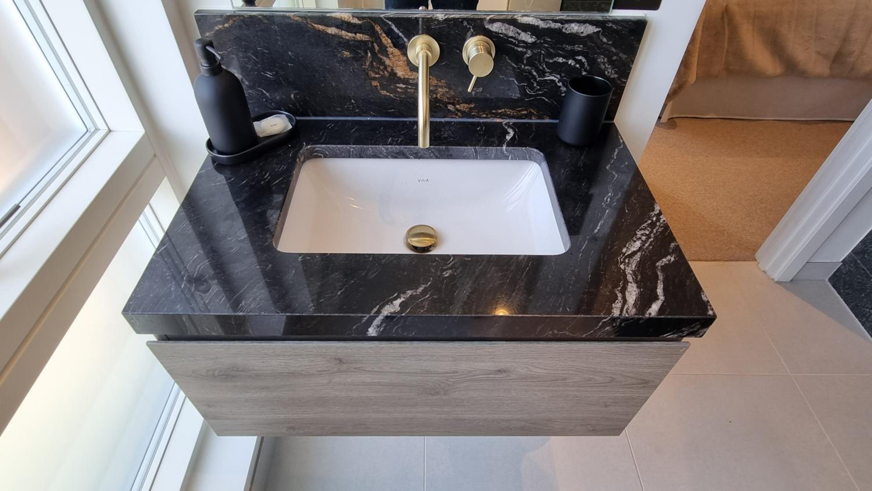Five Star luxury one bed apartment in leafy West Hampstead