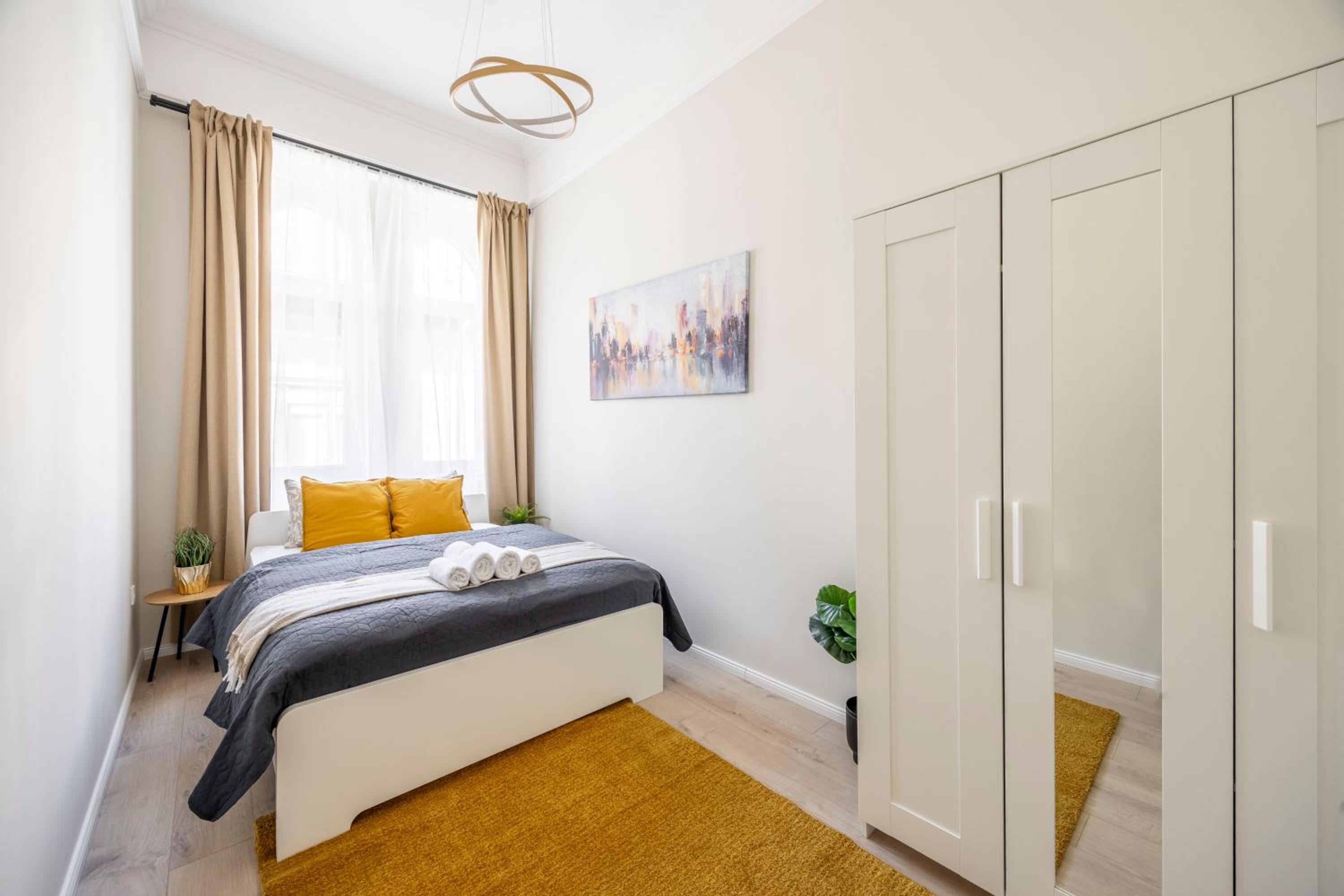 DeLuxe I36 City Center Suite with 4BEDRM, 2BATHRM view 2