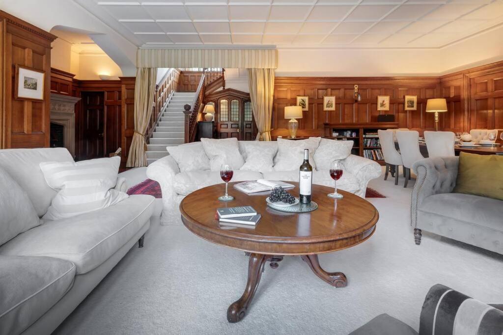 Richmond Place - Apartment in Private Mansion with Private Spa - Ridgestone