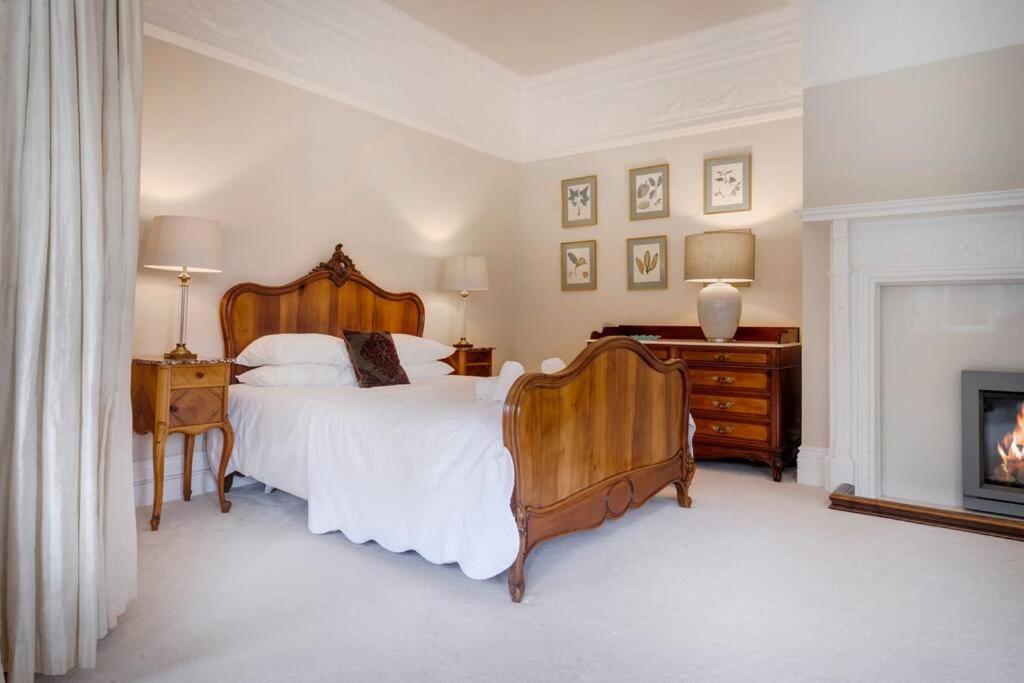 Richmond Place - Apartment in Private Mansion with Private Spa - Ridgestone