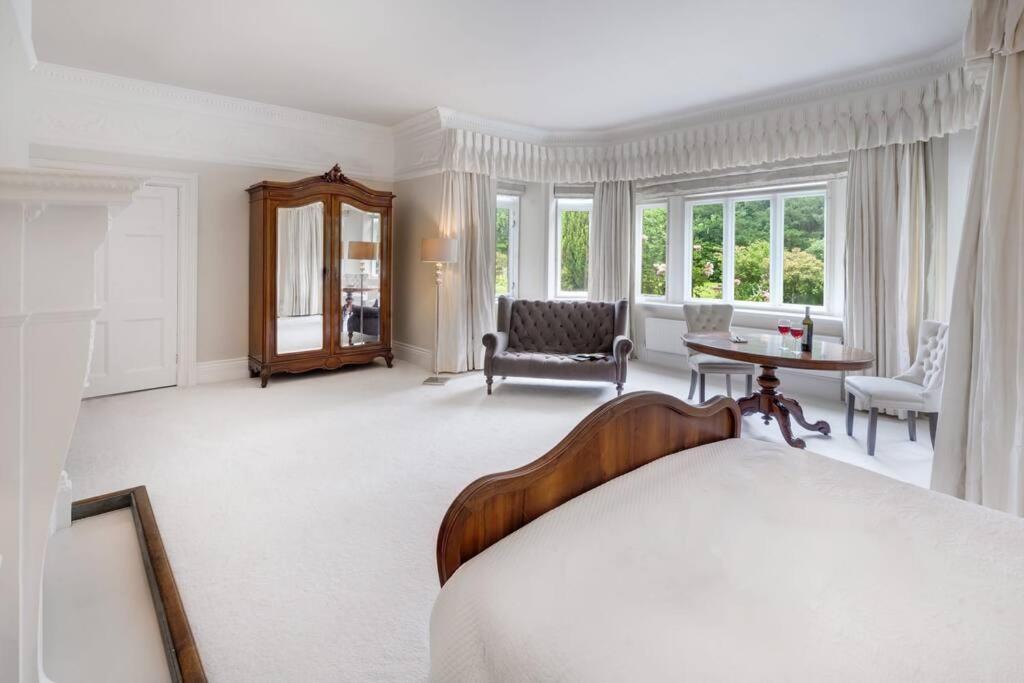 Richmond Place - Apartment in Private Mansion with Private Spa - Ridgestone