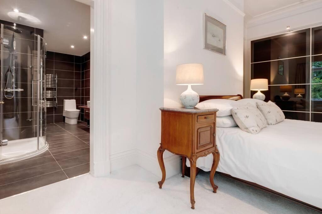 Richmond Place - Apartment in Private Mansion with Private Spa - Ridgestone