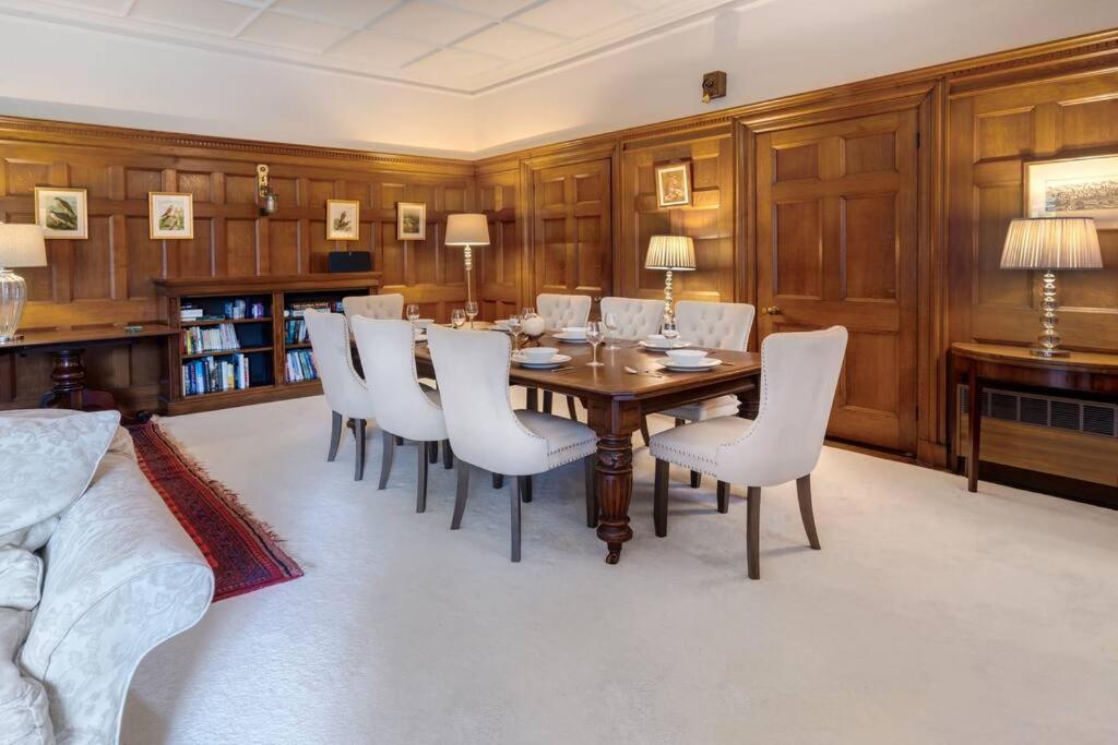 Richmond Place - Apartment in Private Mansion with Private Spa - Ridgestone