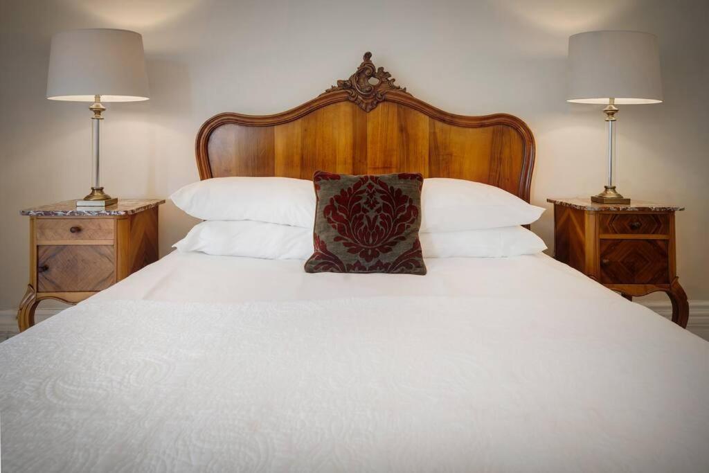 Richmond Place - Apartment in Private Mansion with Private Spa - Ridgestone