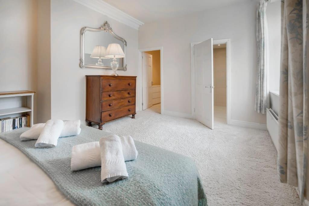 Richmond Place - Apartment in Private Mansion with Private Spa - Ridgestone