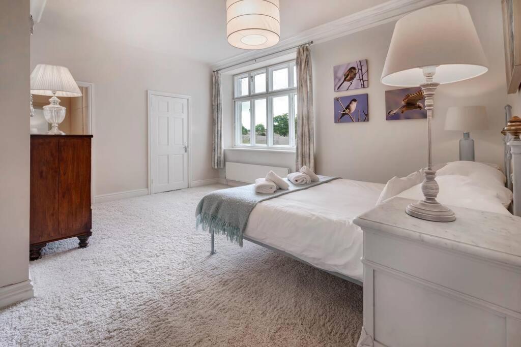 Richmond Place - Apartment in Private Mansion with Private Spa - Ridgestone