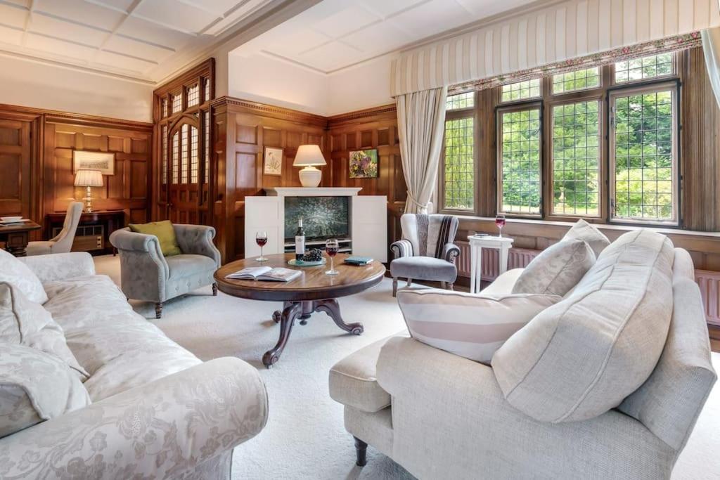 Richmond Place - Apartment in Private Mansion with Private Spa - Ridgestone