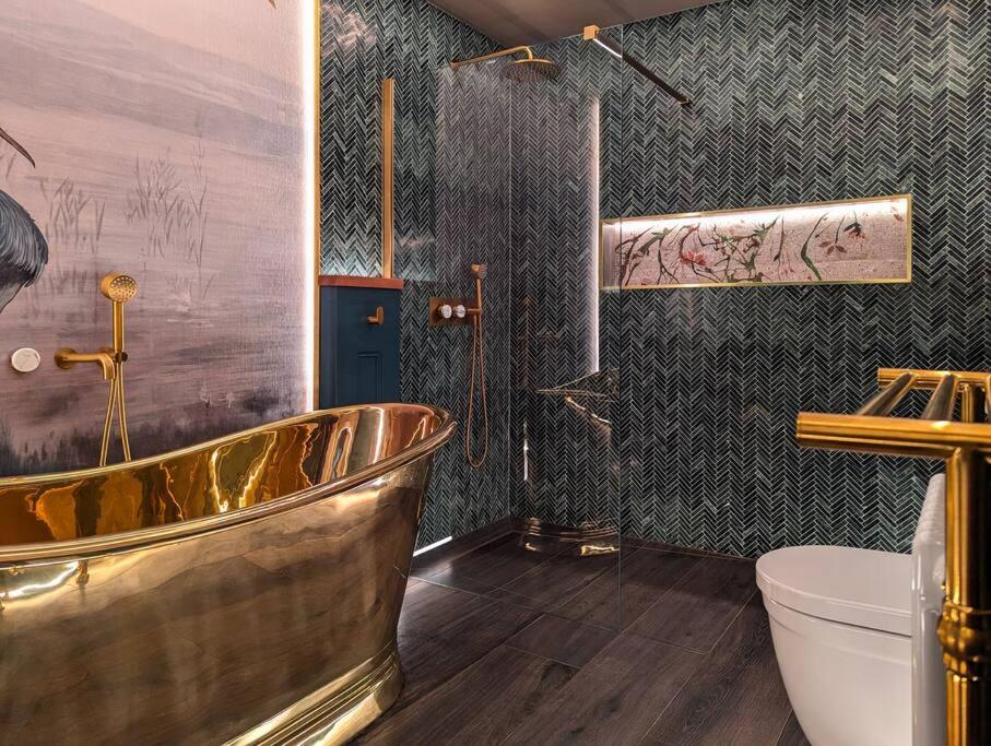 Richmond Place - Apartment in Private Mansion with Private Spa - Ridgestone