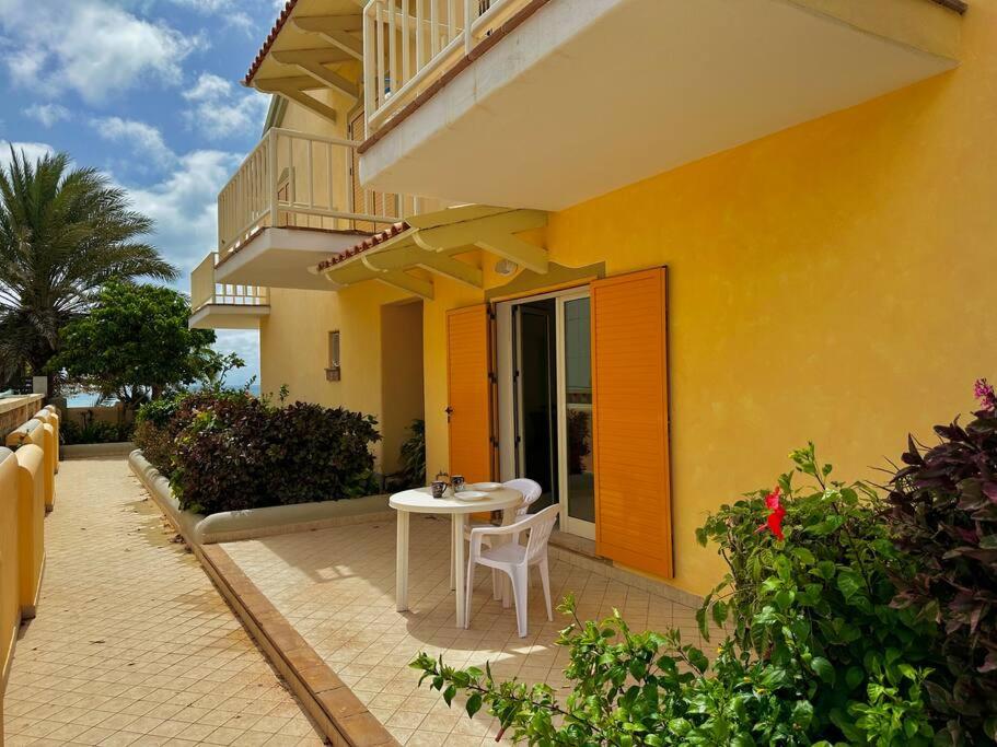 Raio Do Sol - Beach front studio with city view