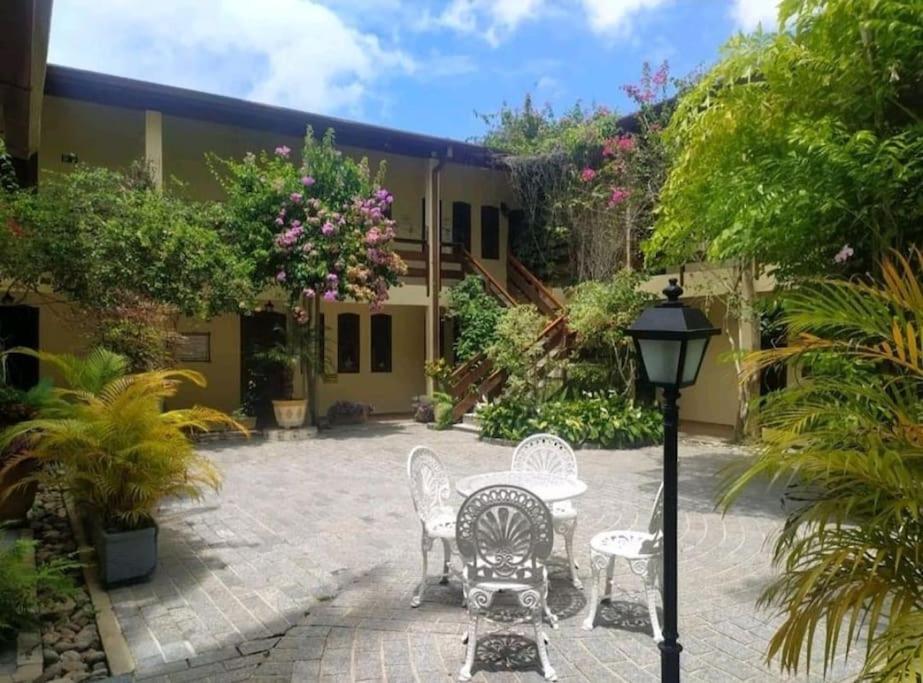 Condomínio encantador com piscina