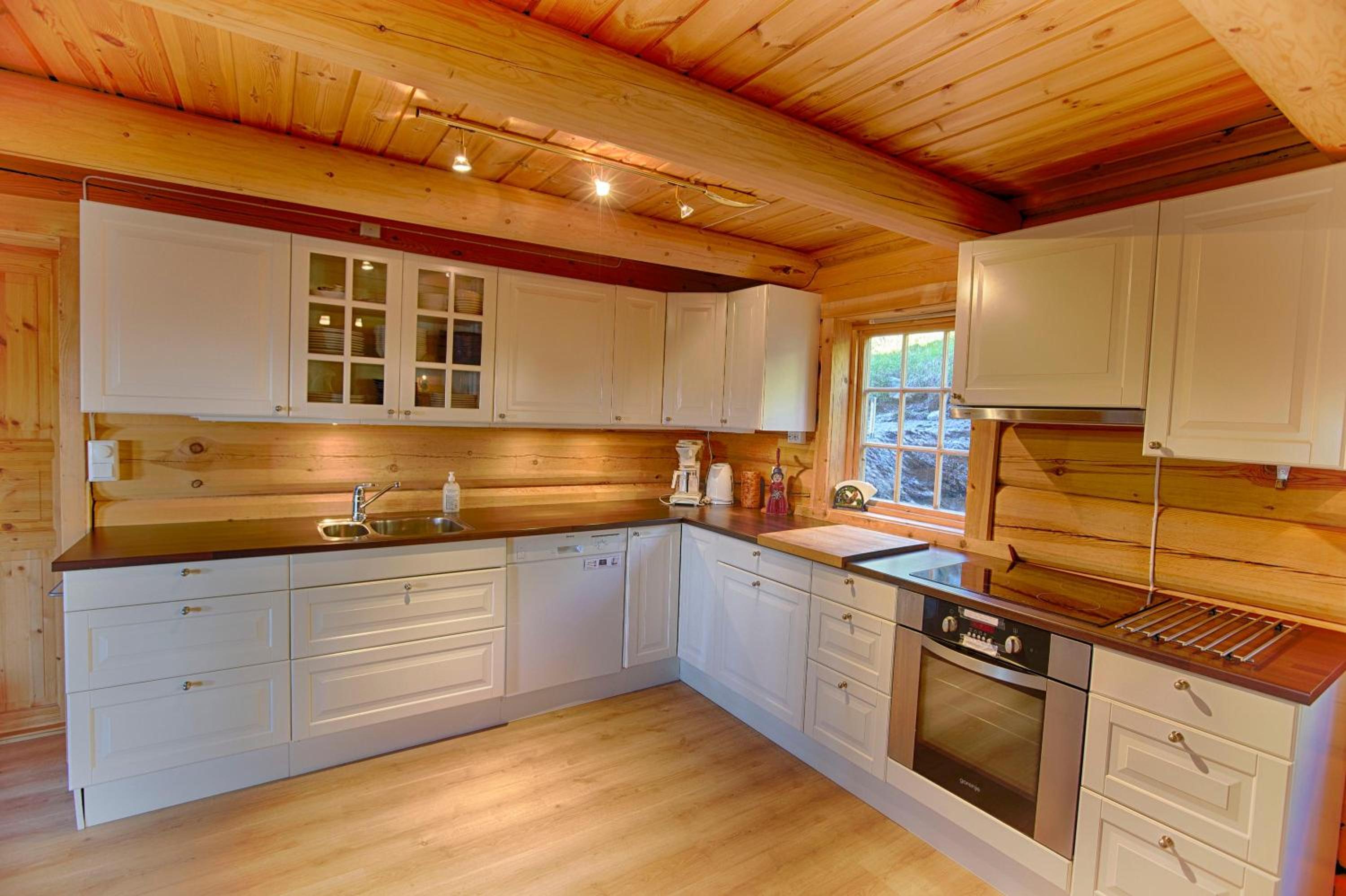 Large Cabin Retreat Perfect For Family Gatherings view 5