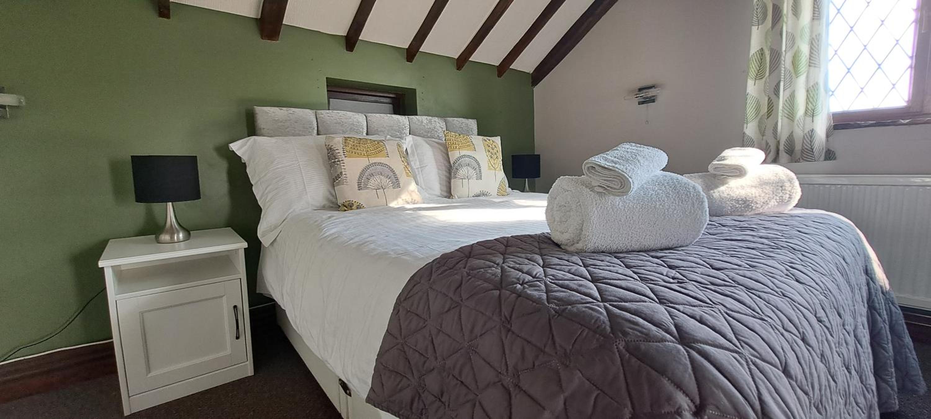 Massive 4 bed with countryside views in Peterborough