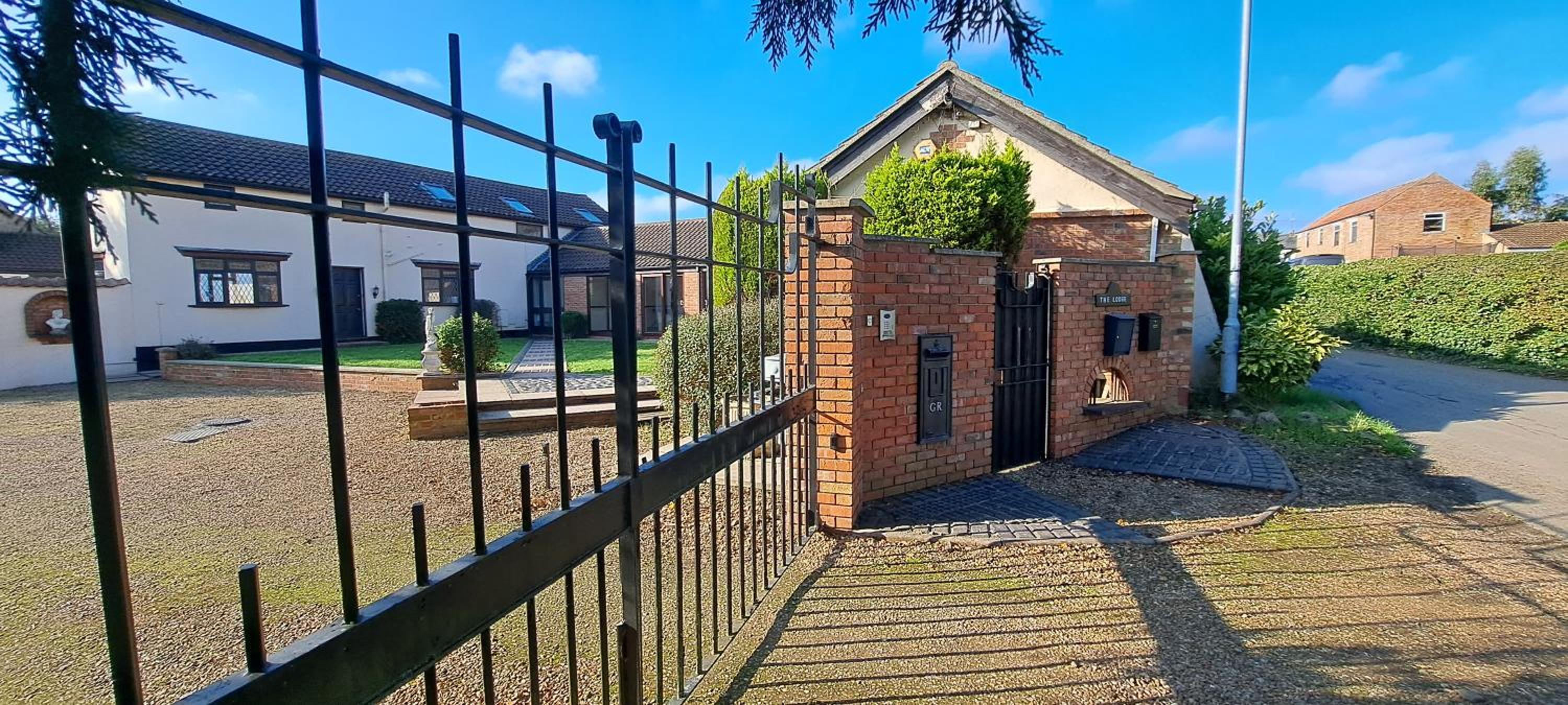 Massive 4 bed with countryside views in Peterborough