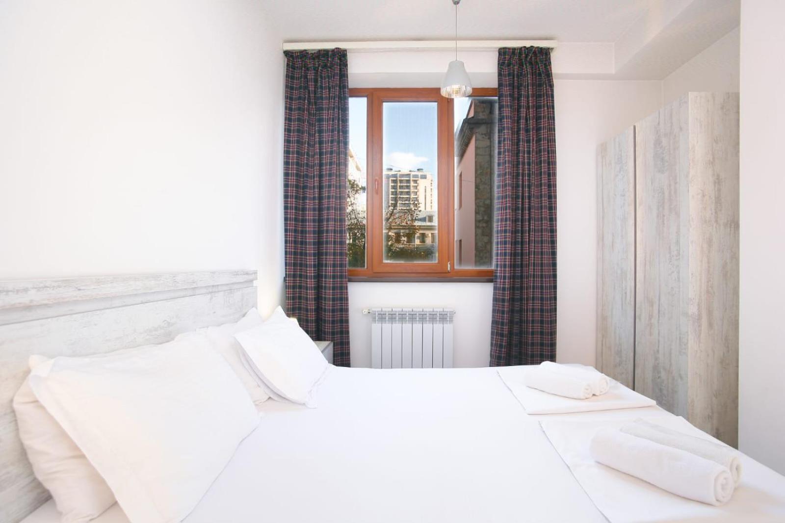 Comfortable 2 bedroom near Seasons park