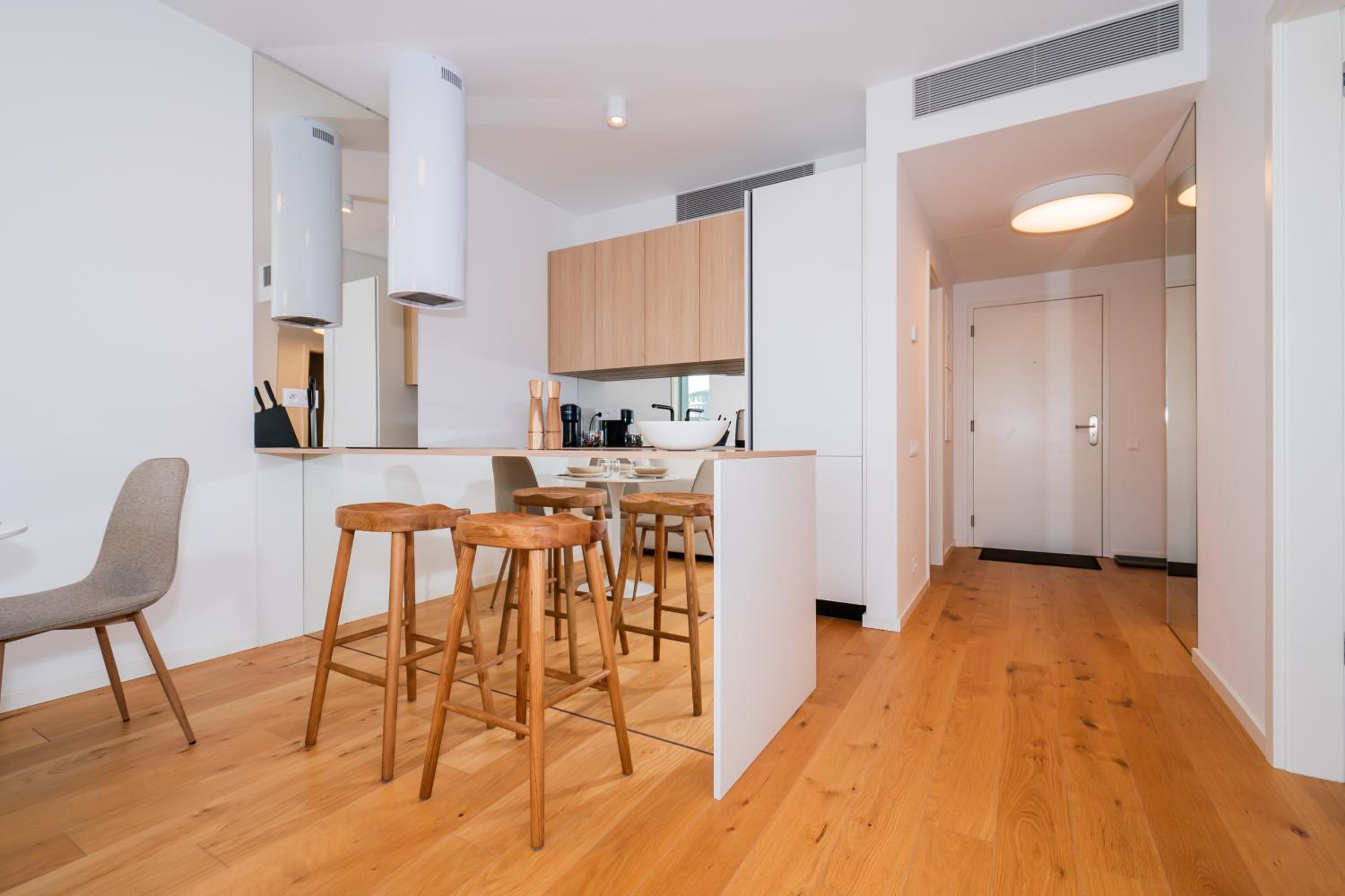 SKY PARK Tower Suite - Free Parking & Modern Style view 4