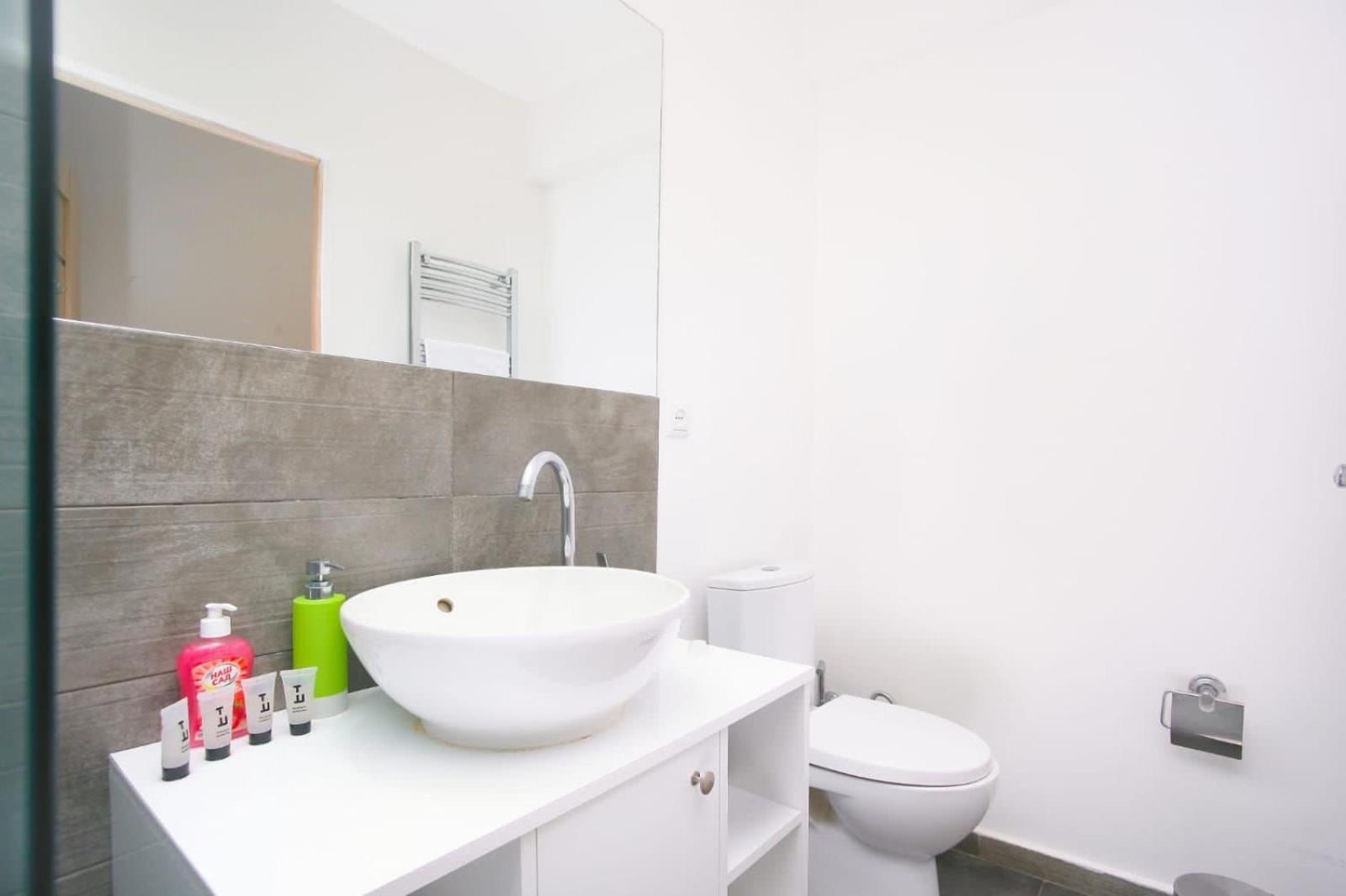 Comfortable 2 bedroom near Seasons park