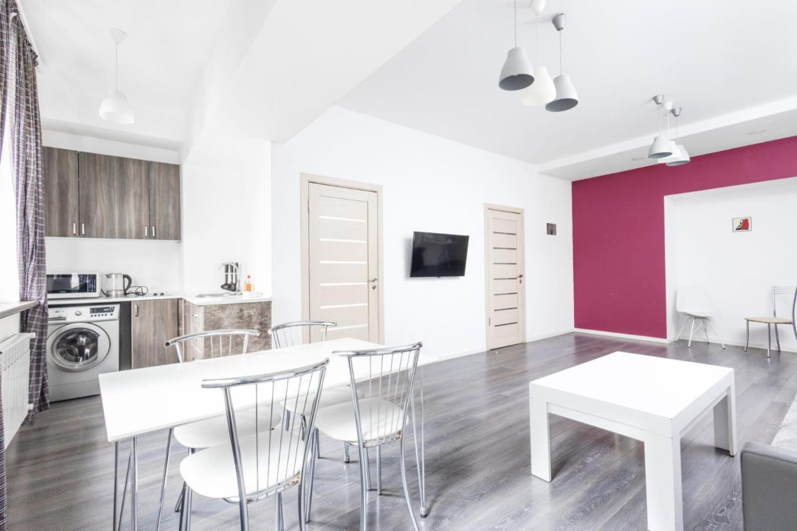 Comfortable 2 bedroom near Seasons park