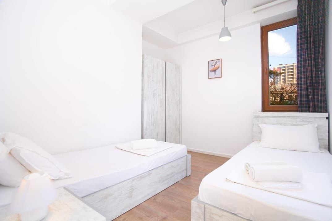 Comfortable 2 bedroom near Seasons park