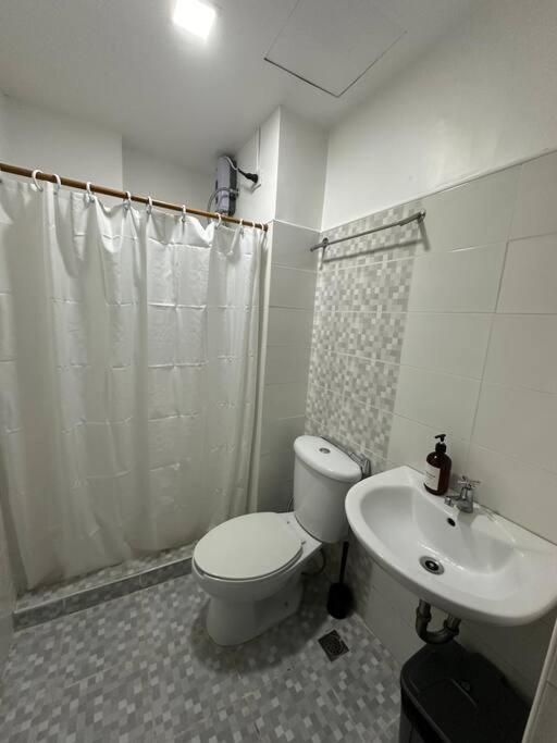 Studio w projector Wifi Netflix and pool access in ADB Tower Ortigas CBD view 2