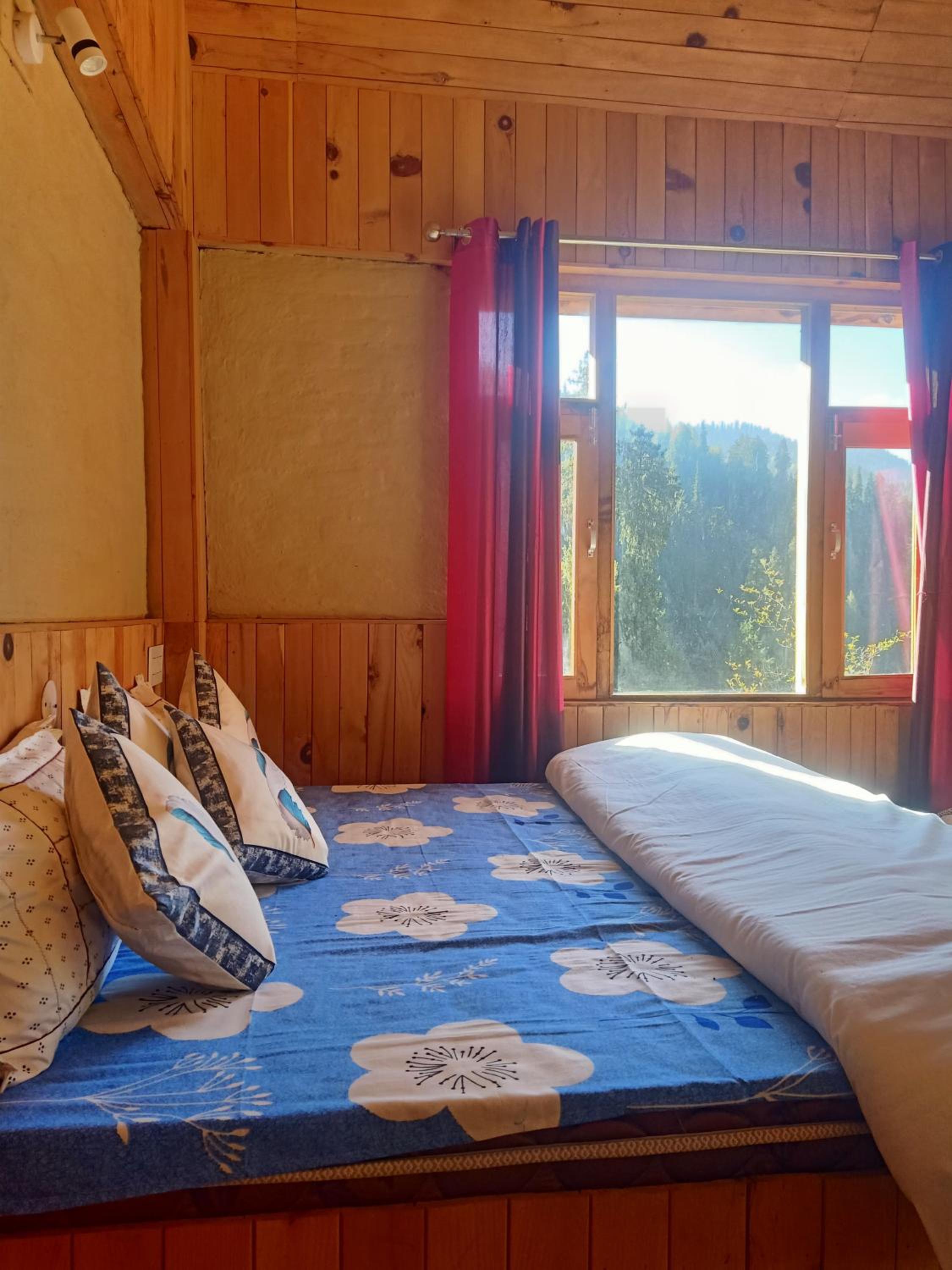 The Valley Outdoor Cottage view 5